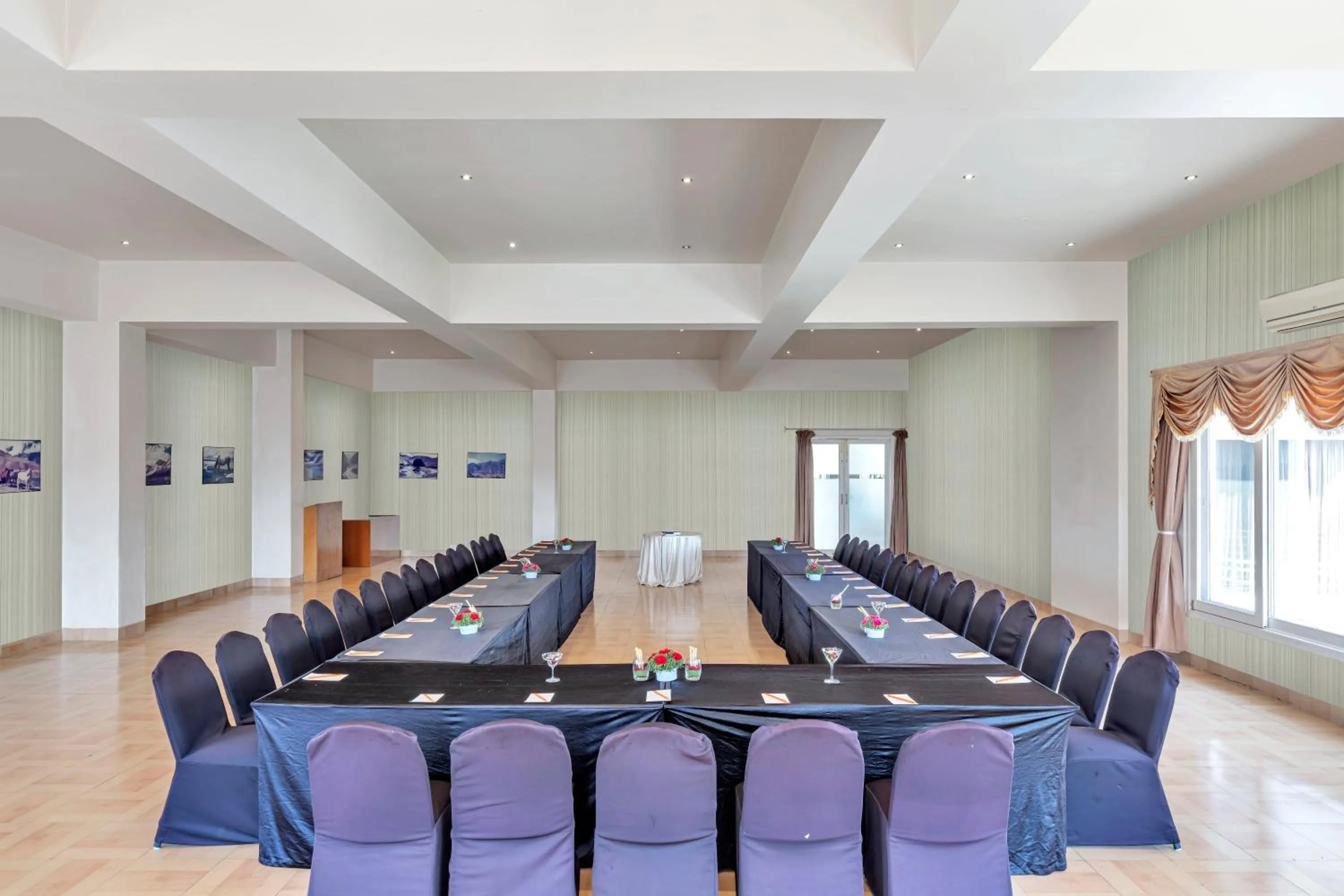 Meeting/conference room in Club Mahindra Kandaghat
