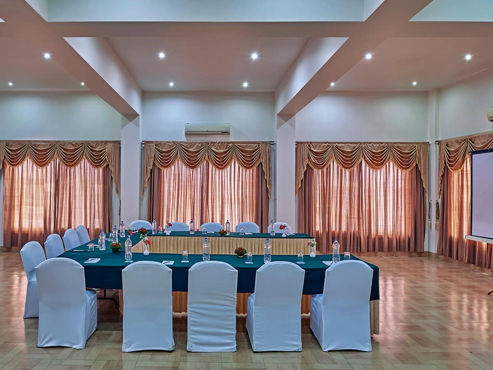 Meeting/conference room in Club Mahindra Kandaghat