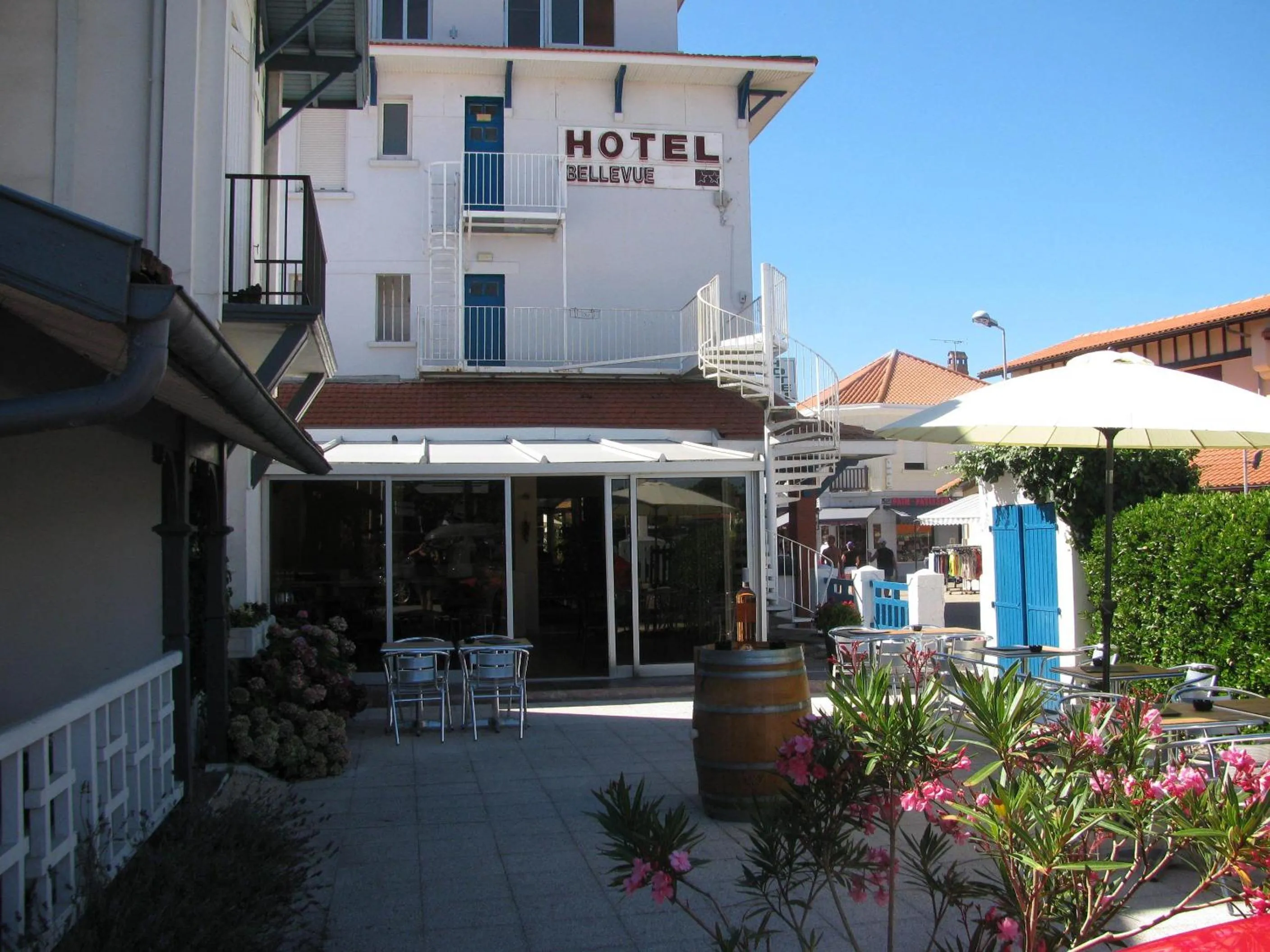 Facade/entrance in Hôtel Bellevue