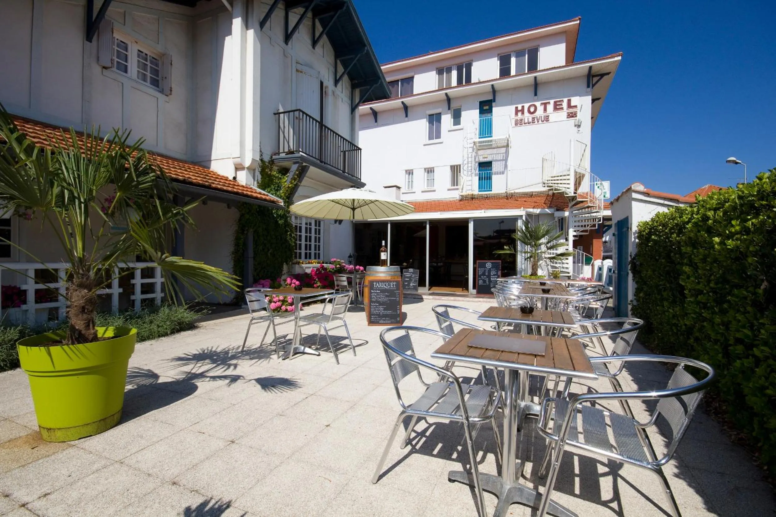 Facade/entrance in Hôtel Bellevue