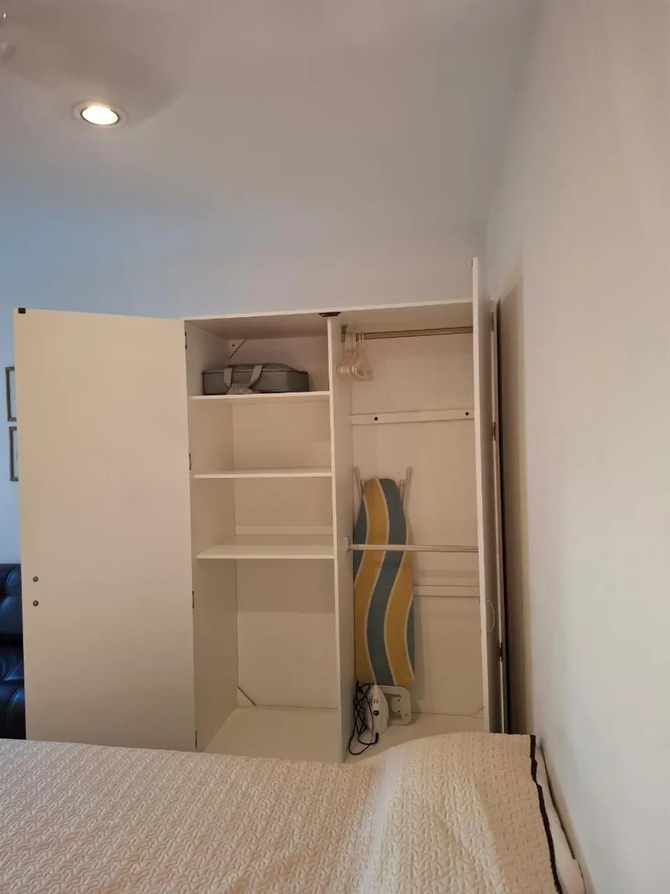 wardrobe, Bed in Milenio III B&B