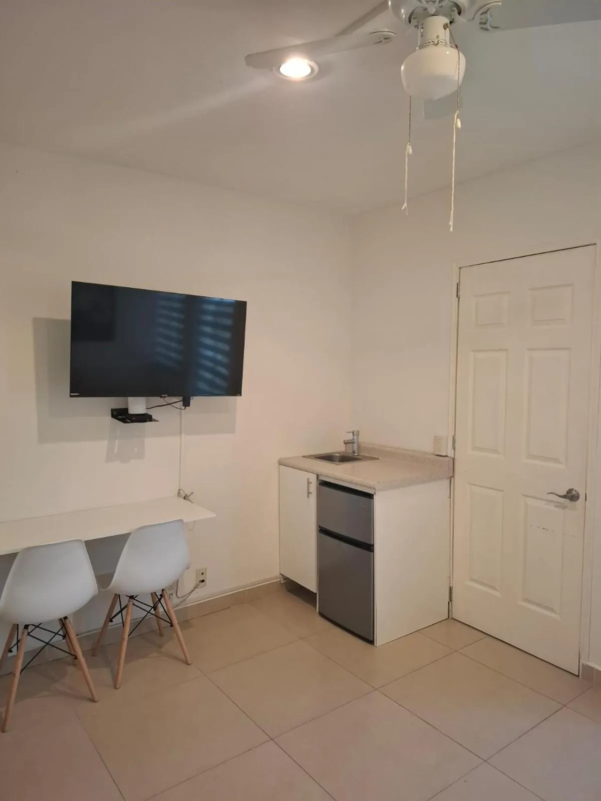 Dining area in Milenio III B&B