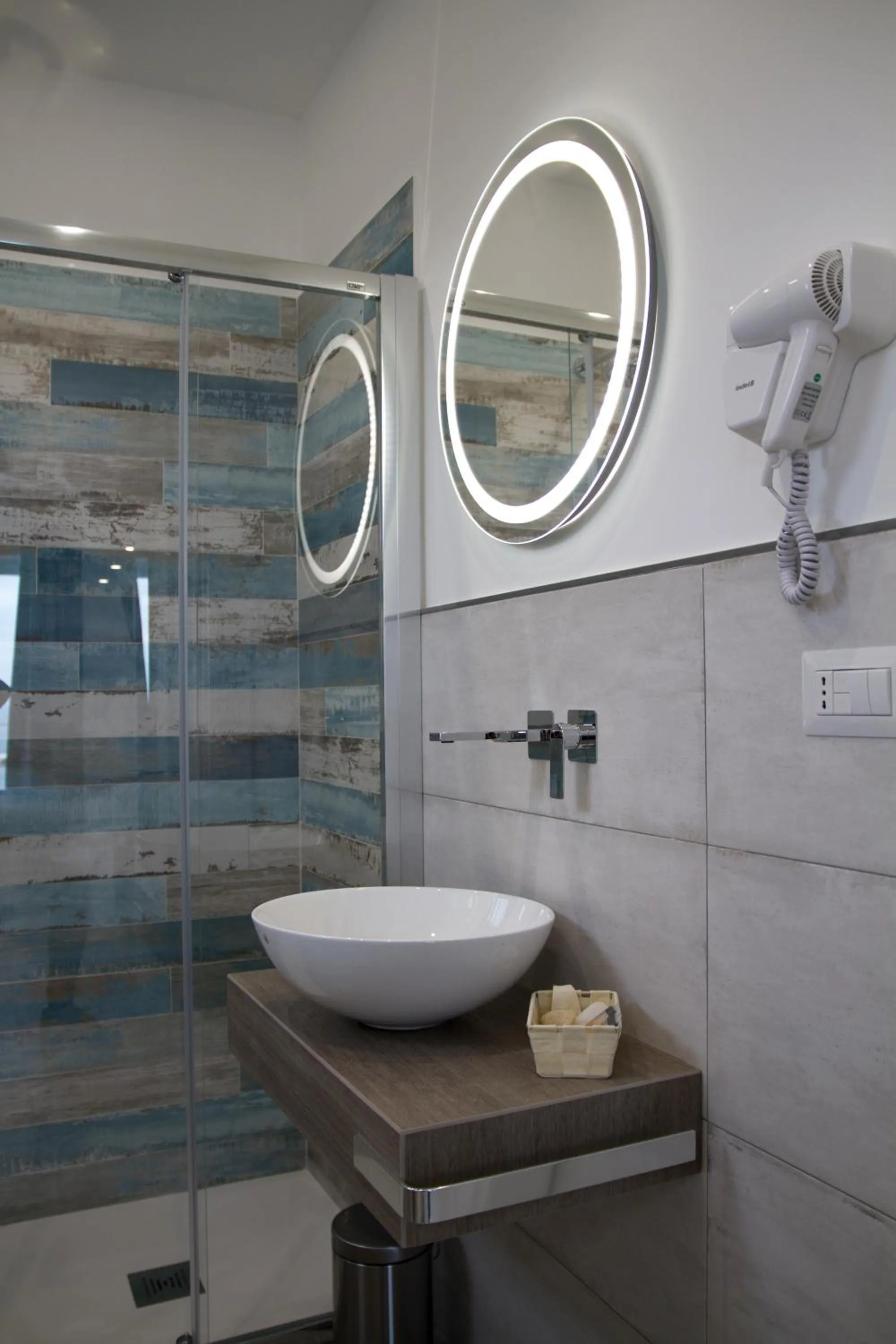 Shower in Vento di mare