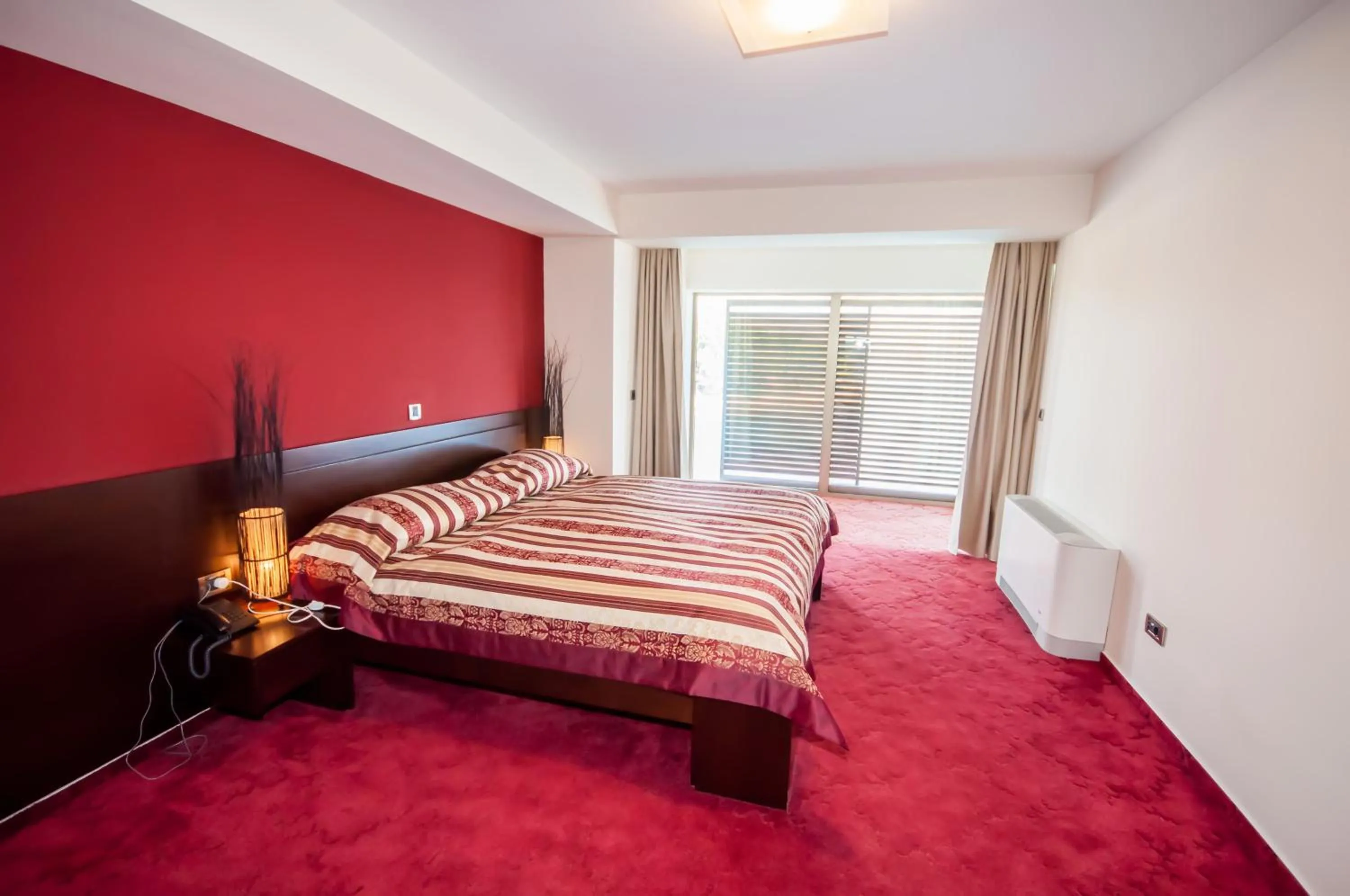 Bedroom, Bed in Hotel Maxim