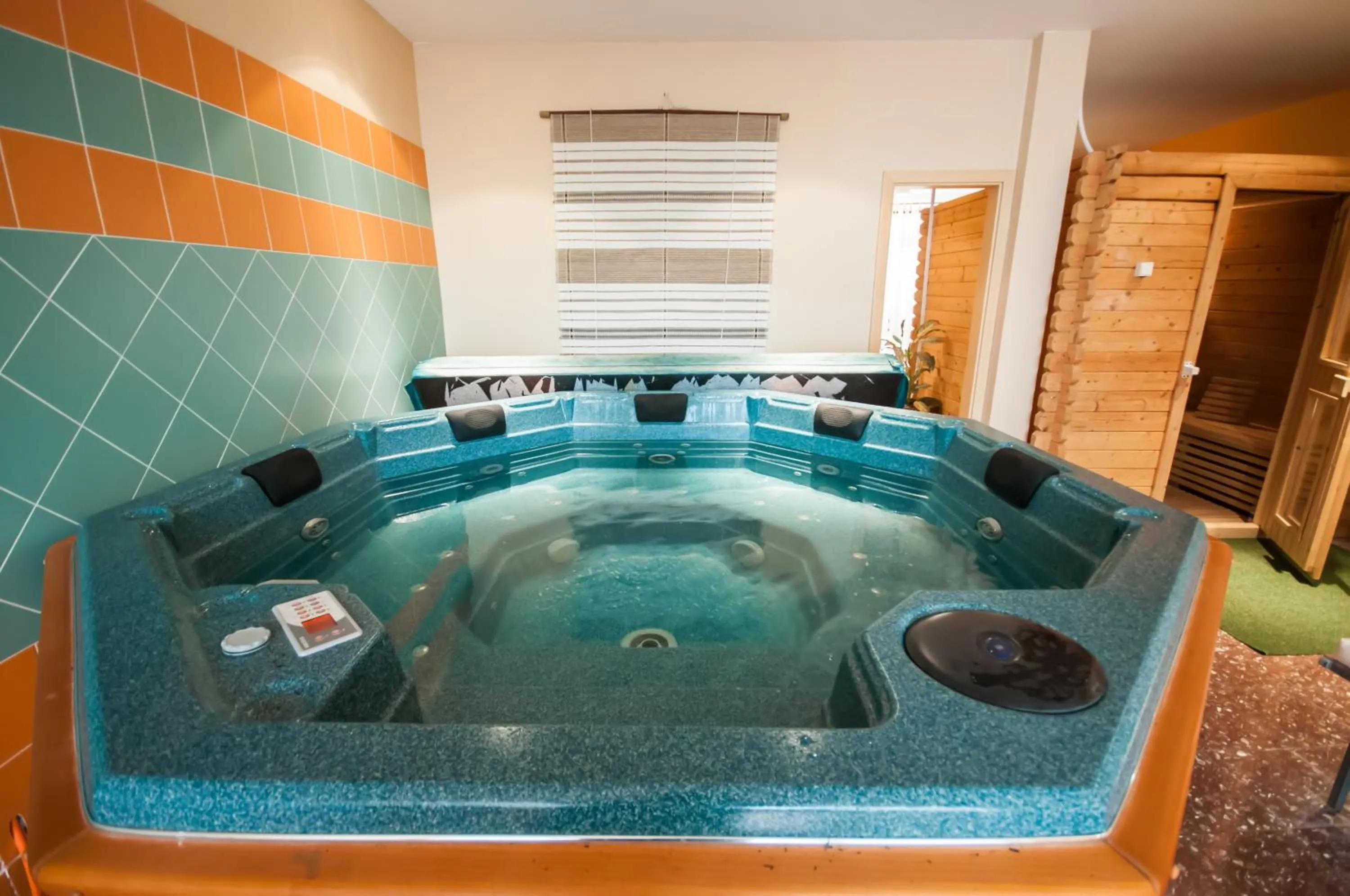 Hot Tub in Hotel Maxim