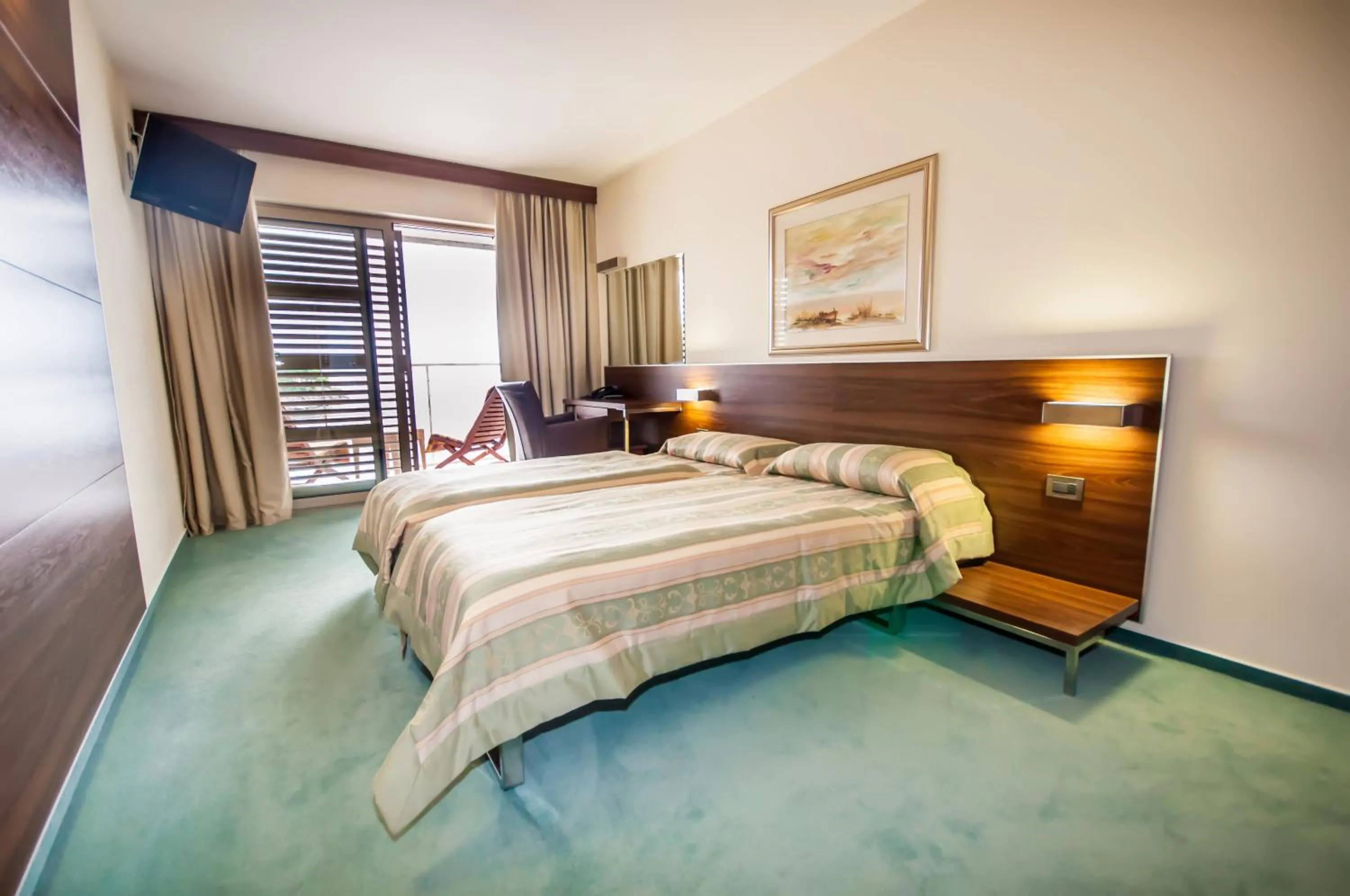 TV and multimedia, Bed in Hotel Maxim