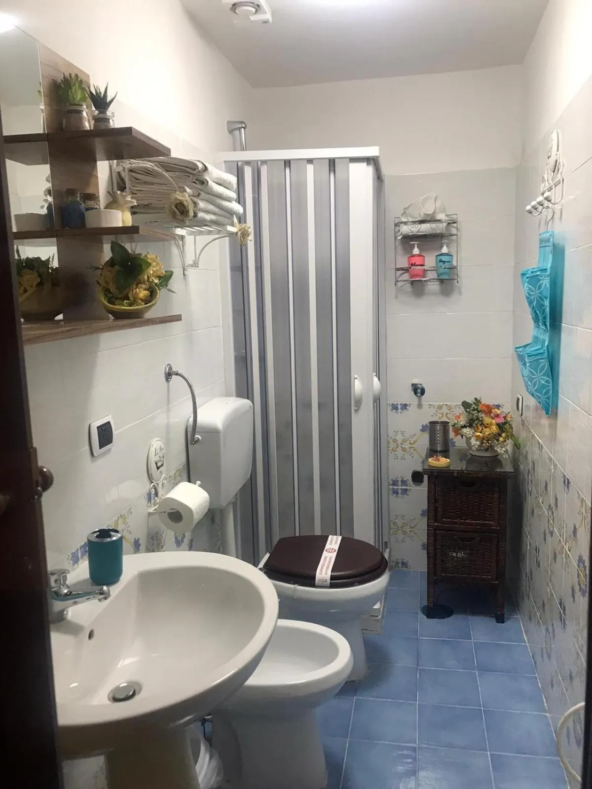 Shower in B&B Ruffo Nel cuore di Napoli