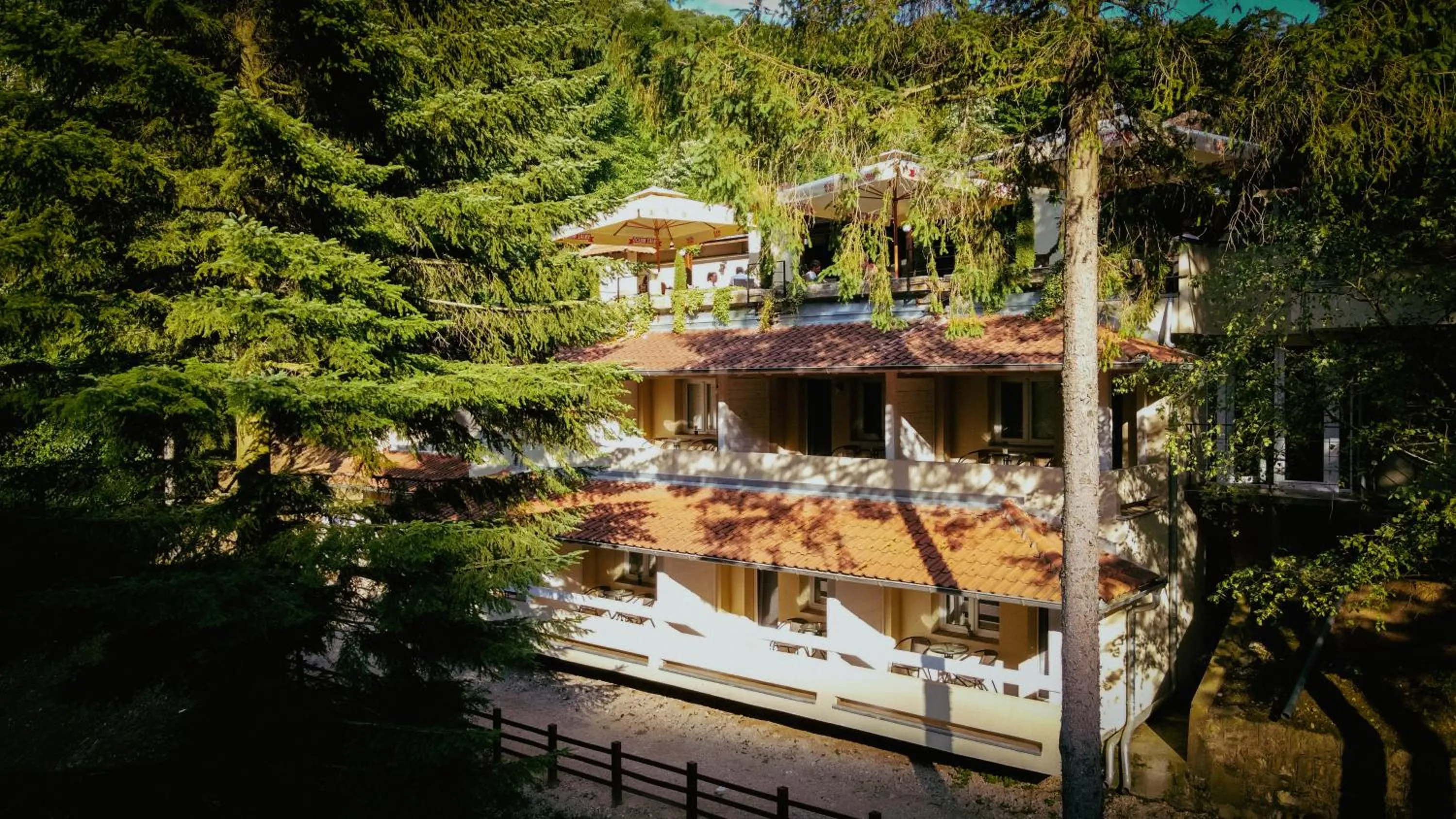 Property building in Restoran sa prenoćištem Gornjak