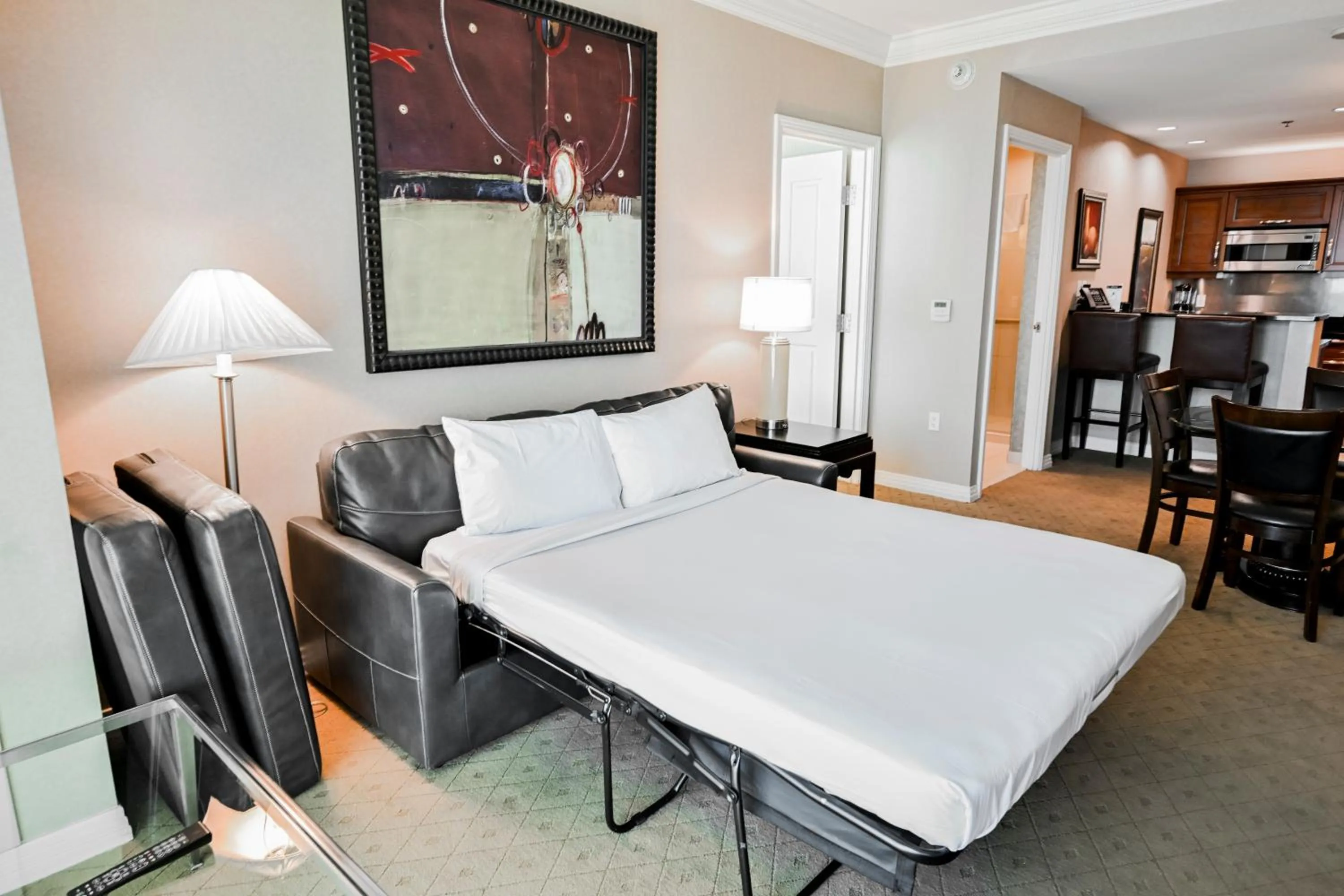 Bed in StripViewSuites Penthouse Two-Bedroom Conjoined Suite