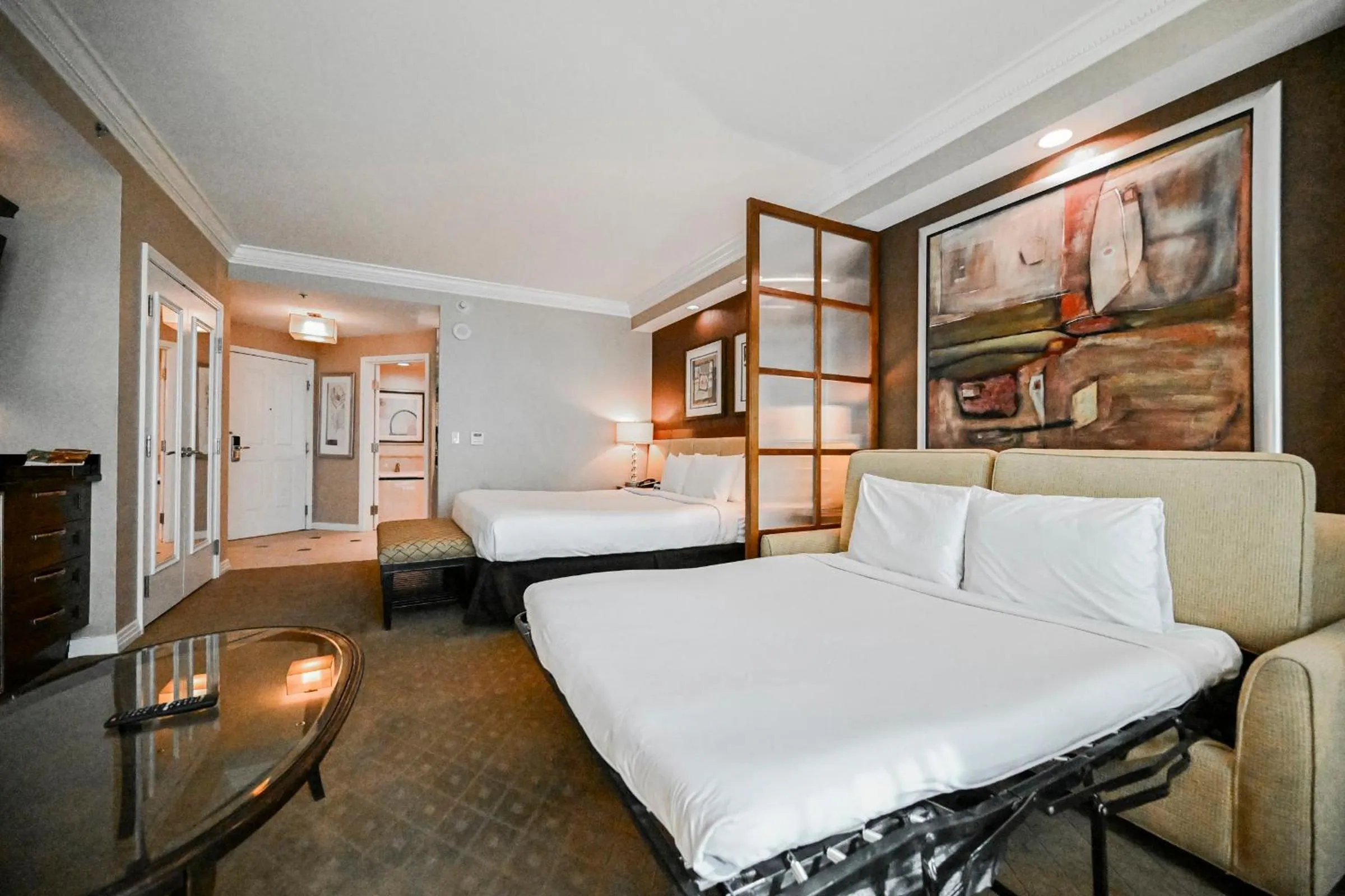 Bed in StripViewSuites Penthouse Two-Bedroom Conjoined Suite