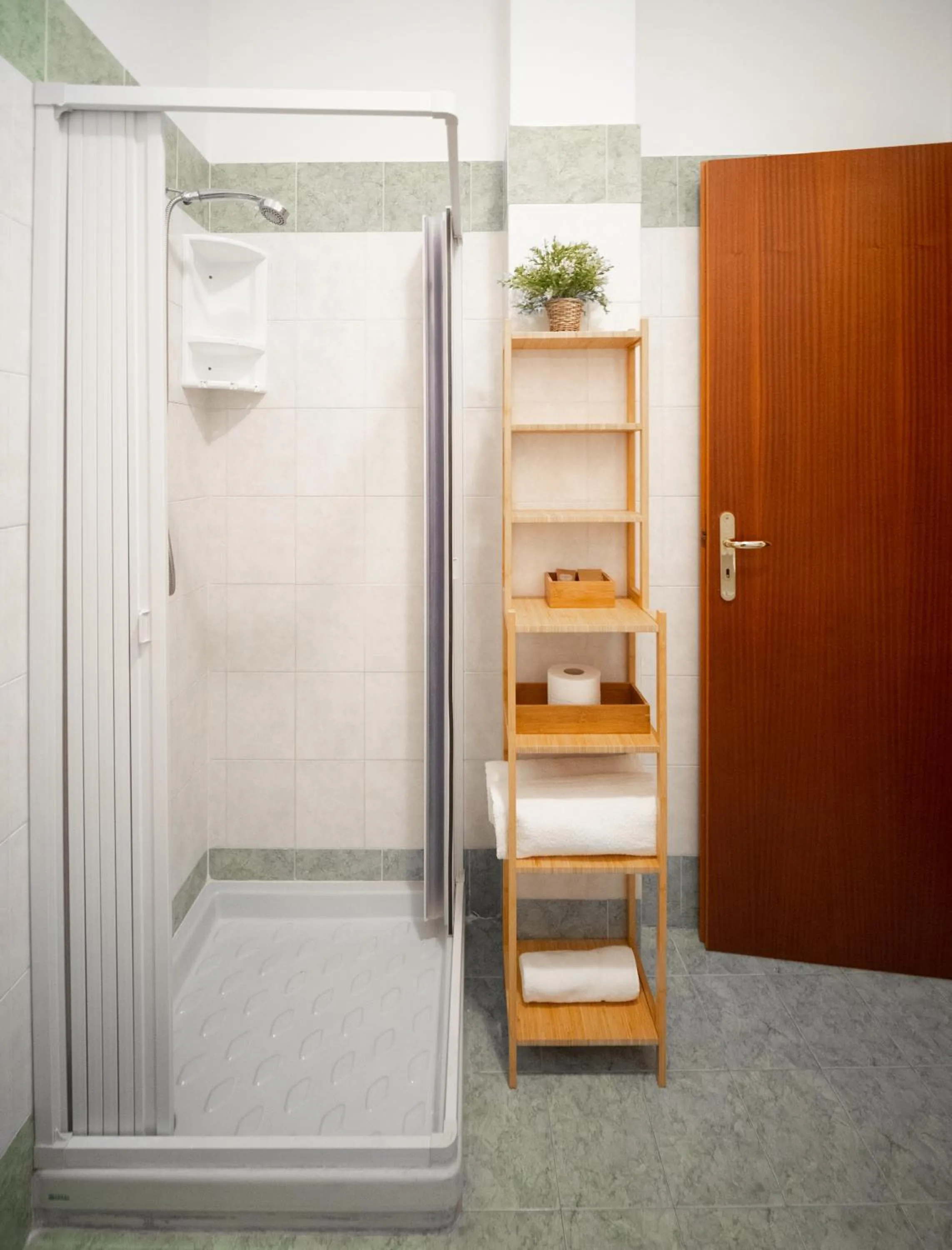 Shower in Kalamarina Rooms