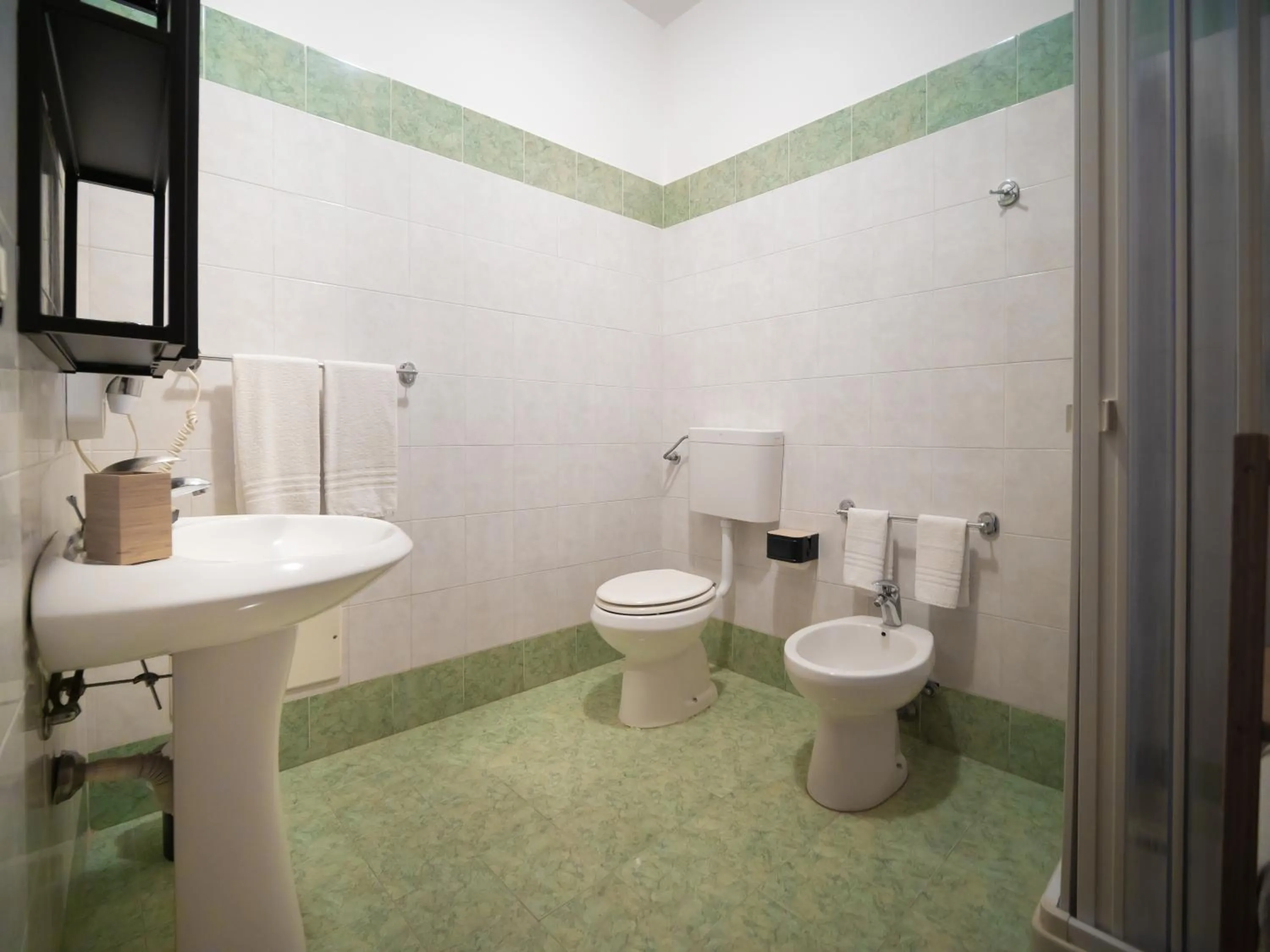 Shower in Kalamarina Rooms