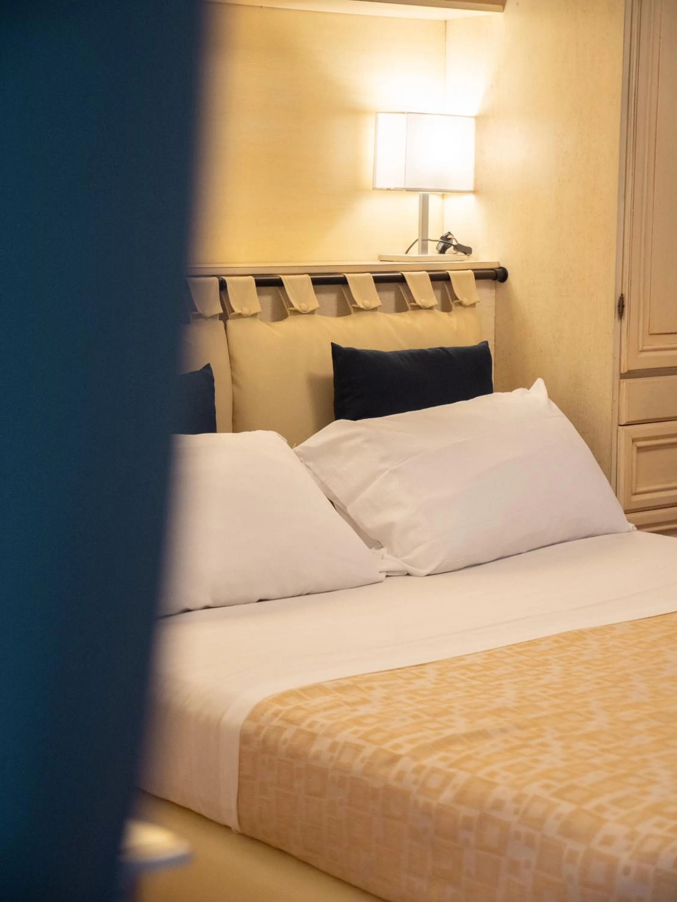 Bed in Kalamarina Rooms