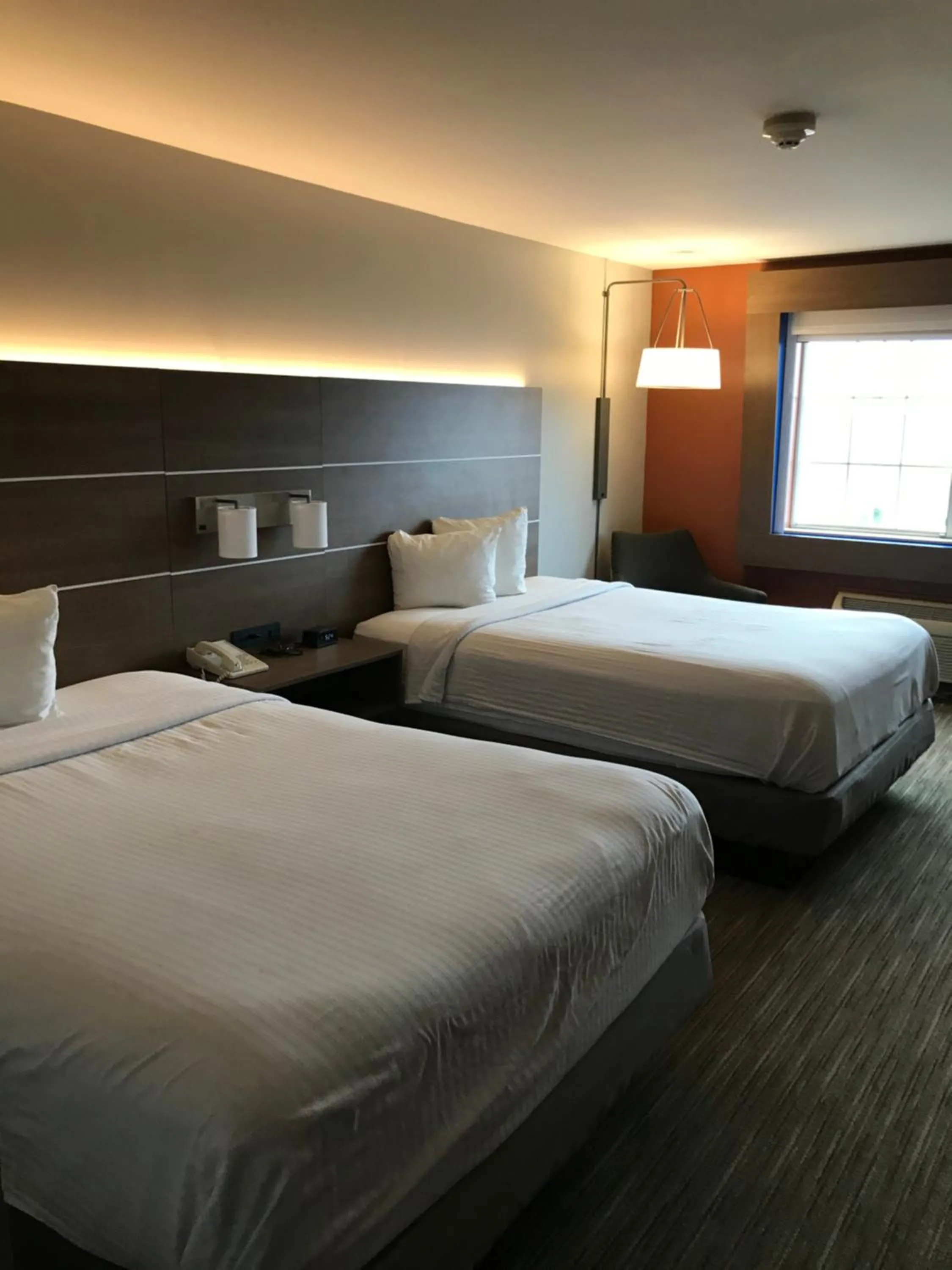 Bed in Holiday Inn Express - Toledo West - Napoleon by IHG