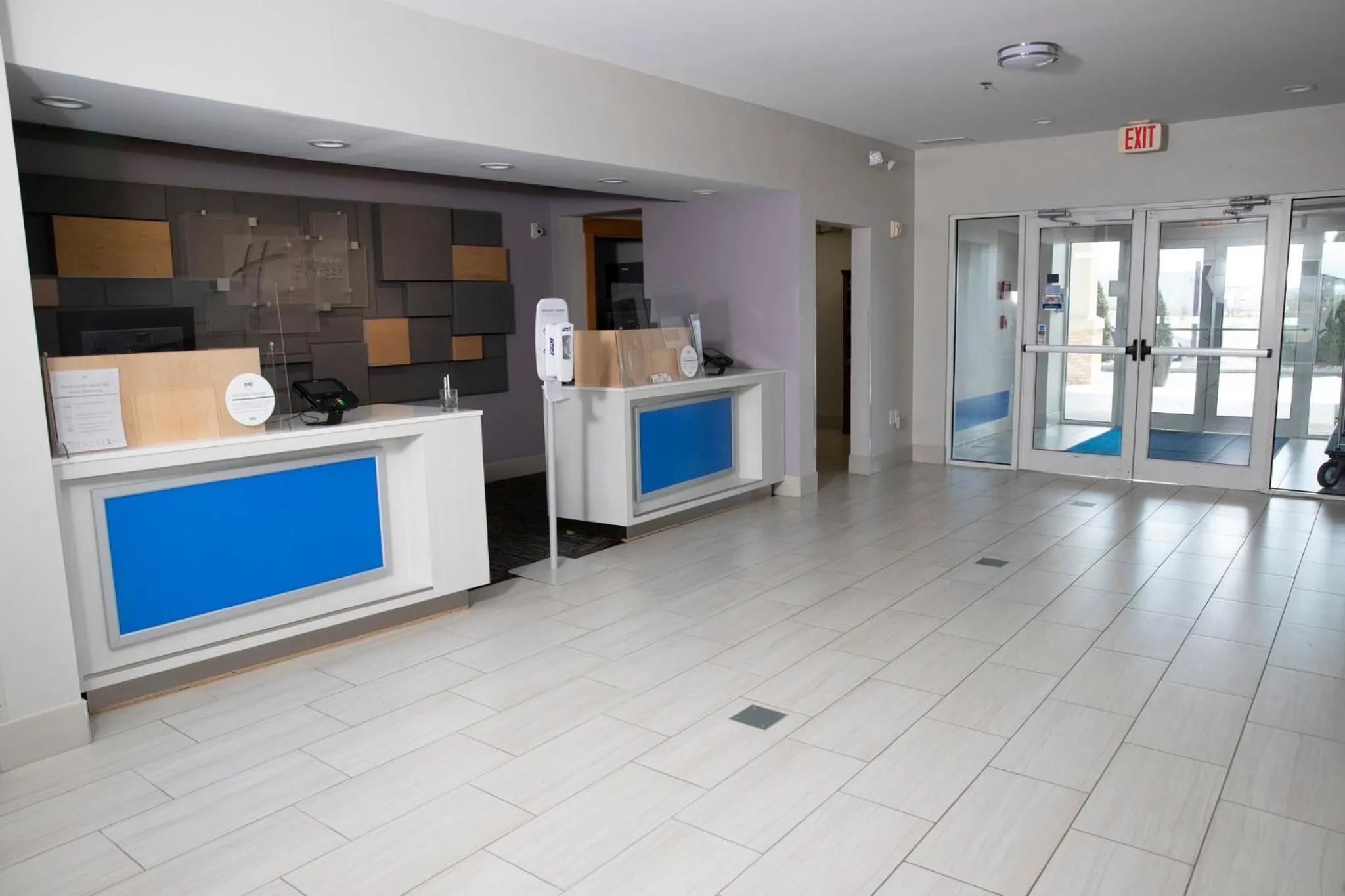 Lobby or reception in Holiday Inn Express - Toledo West - Napoleon by IHG