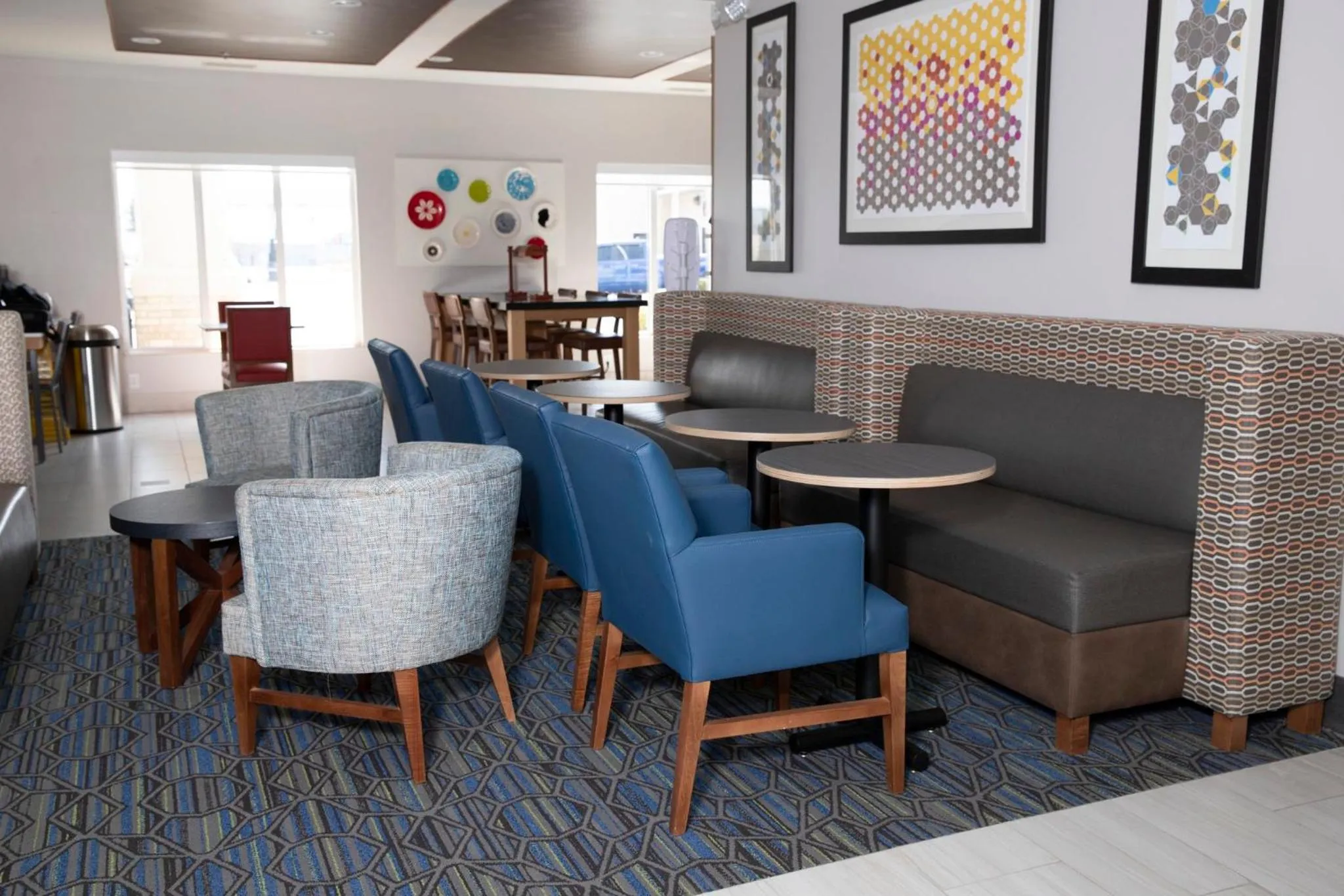 Lobby or reception in Holiday Inn Express - Toledo West - Napoleon by IHG