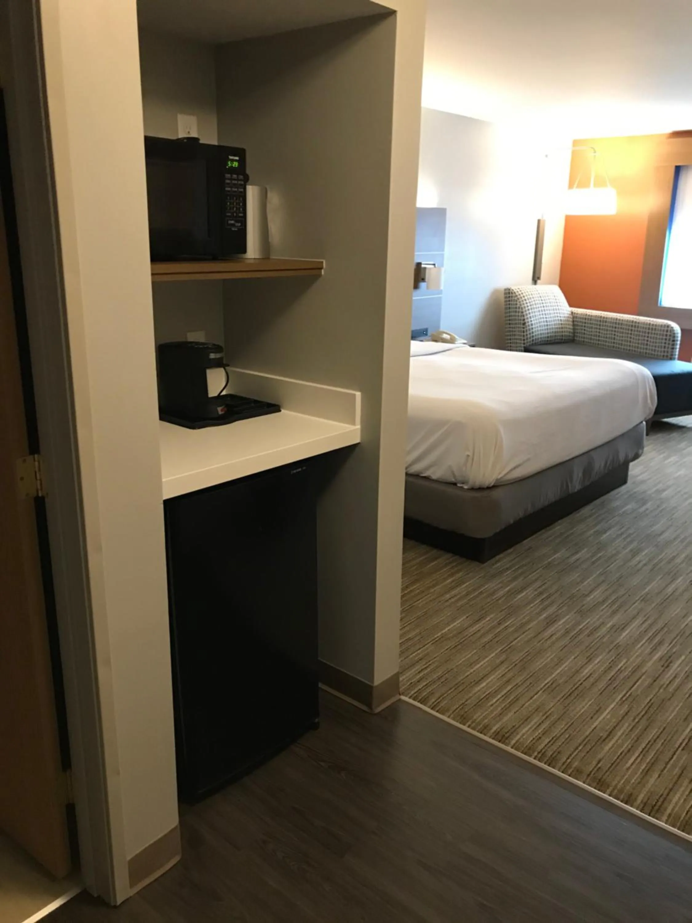 Bed in Holiday Inn Express - Toledo West - Napoleon by IHG