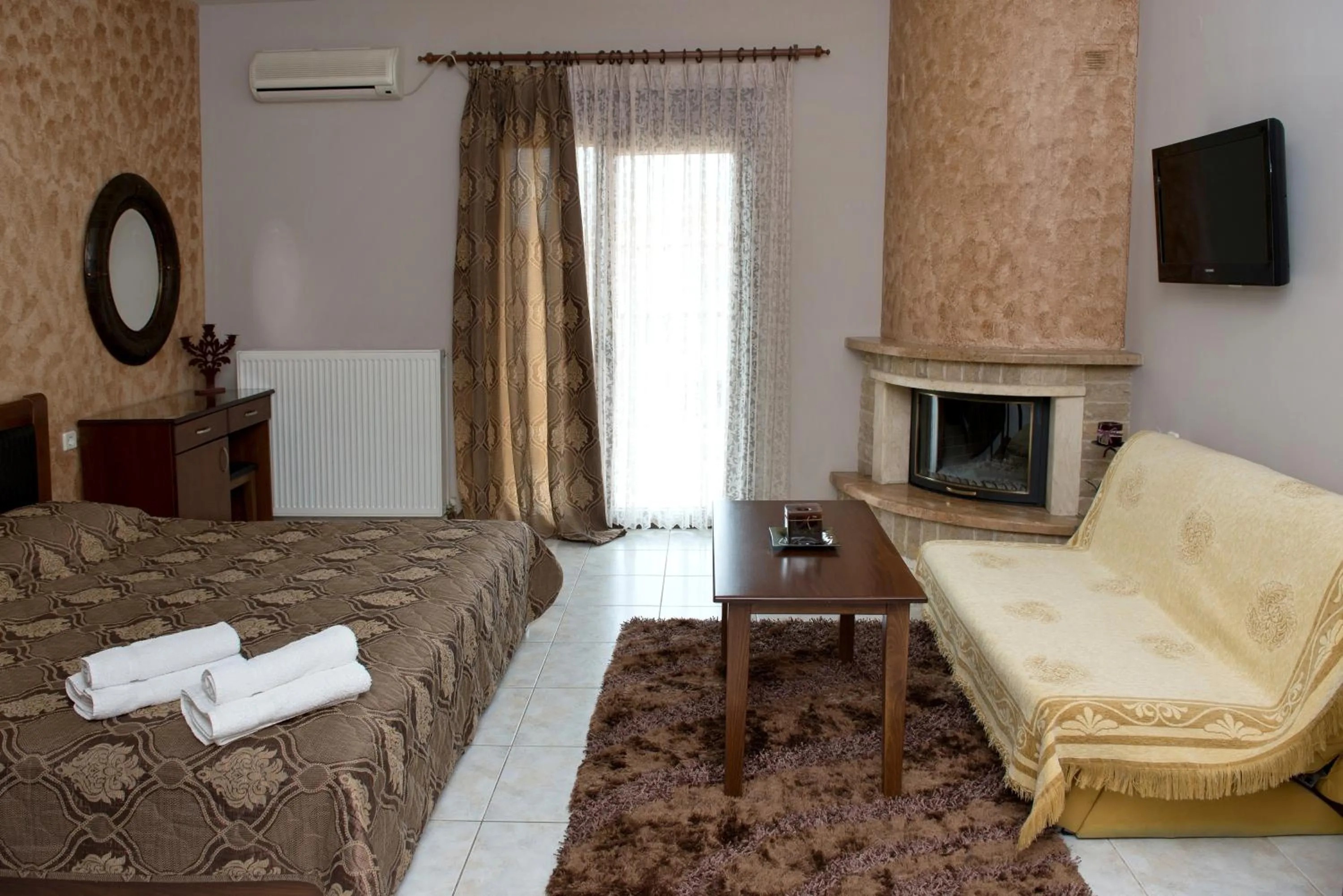 Bed in Hotel Philippion