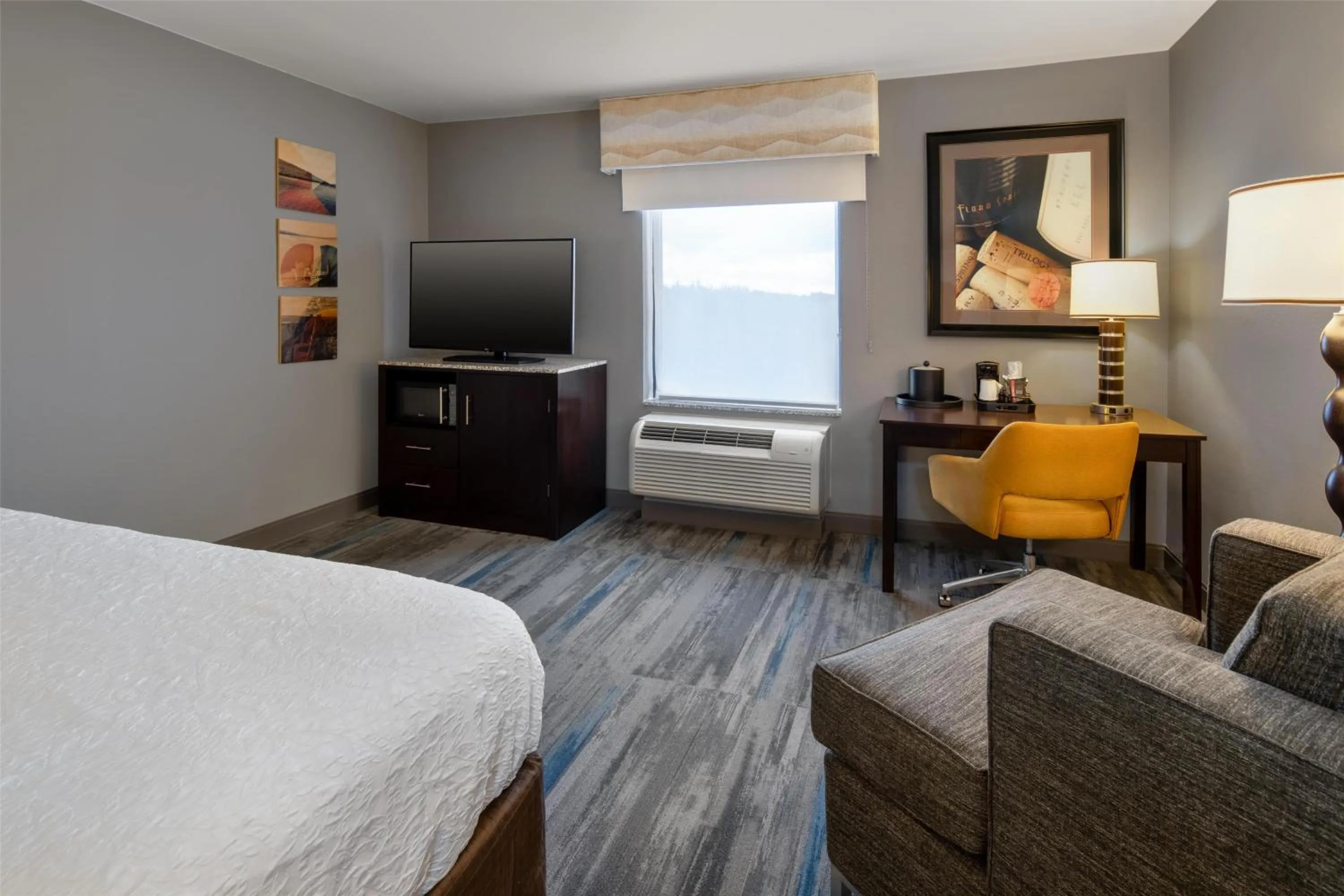 Bedroom, Bed in Hampton Inn Seneca Falls