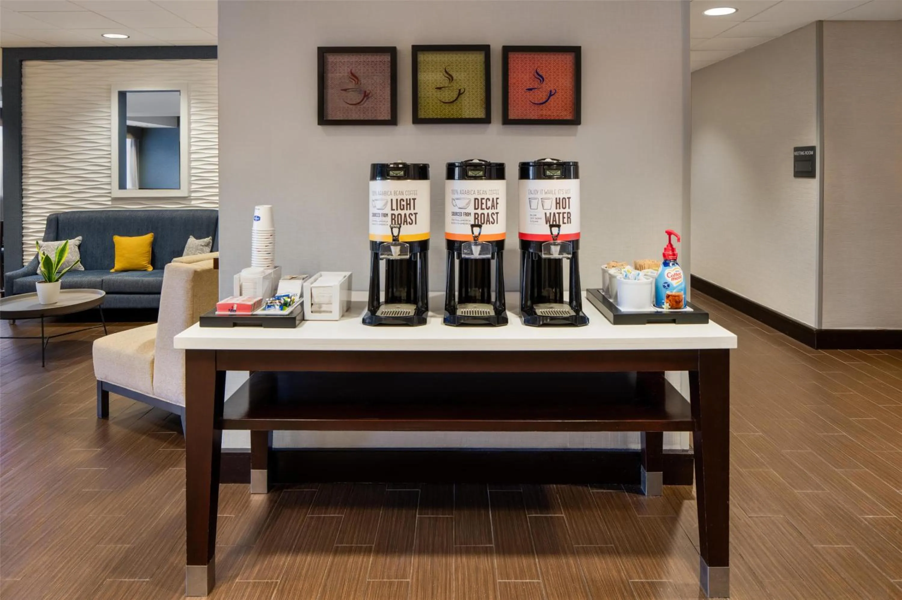 Dining area in Hampton Inn Seneca Falls