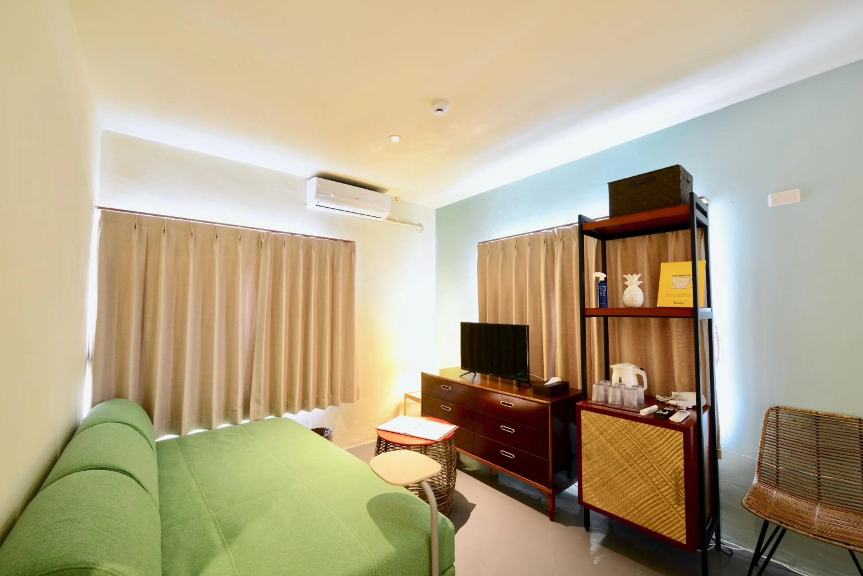 Living room, Bed in Adan hotel