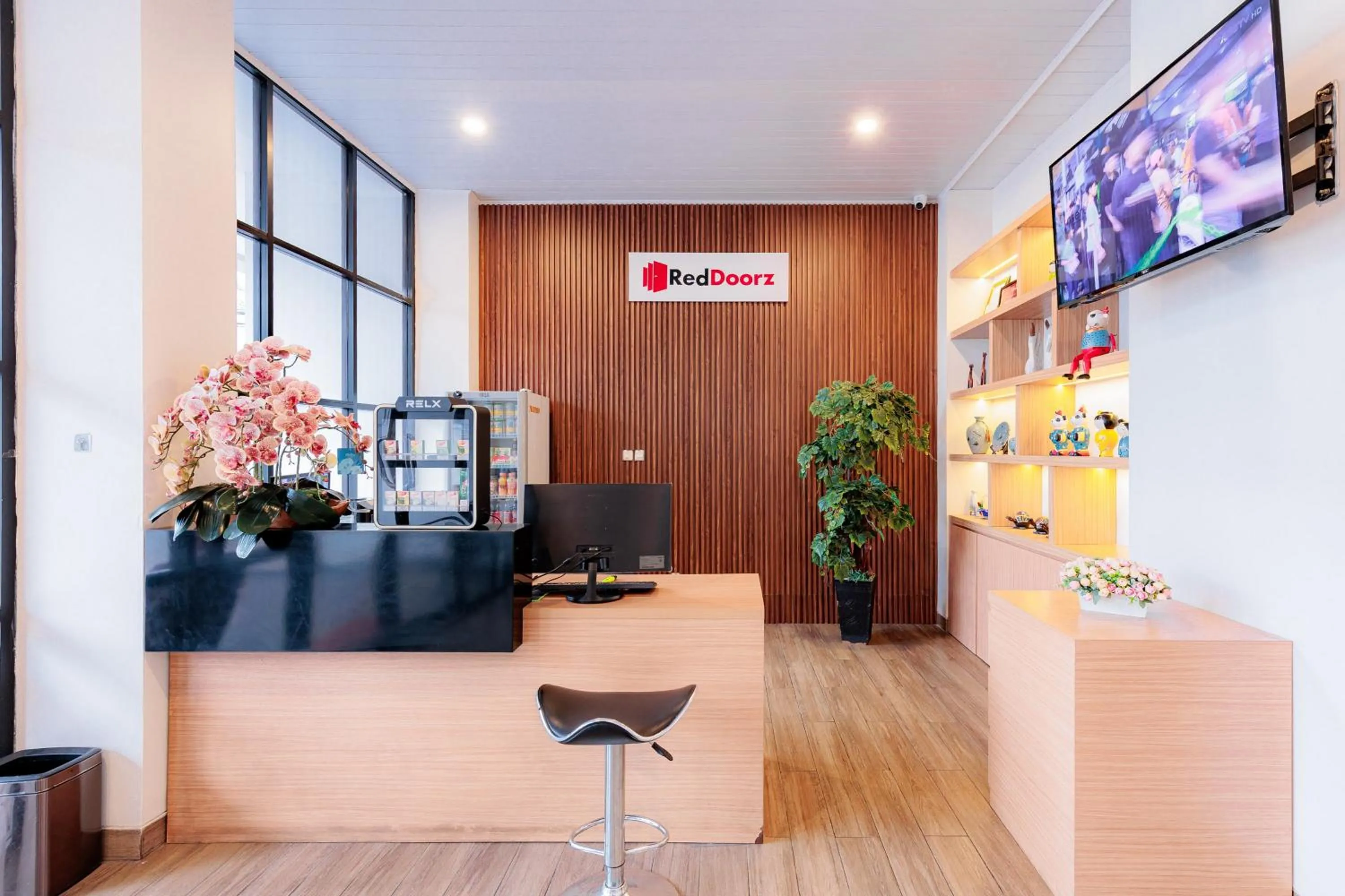 RedDoorz near Taman Palem