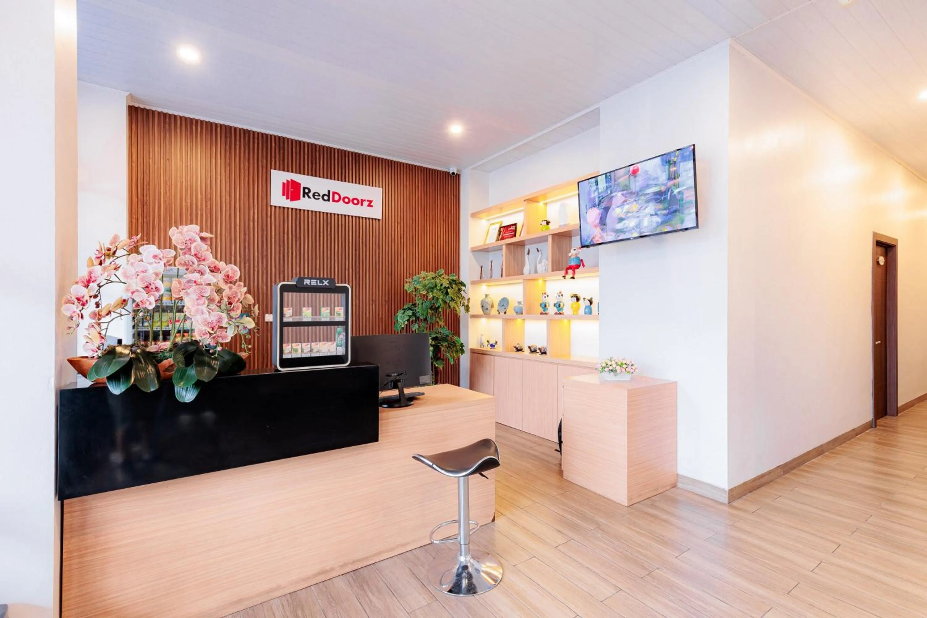 RedDoorz near Taman Palem