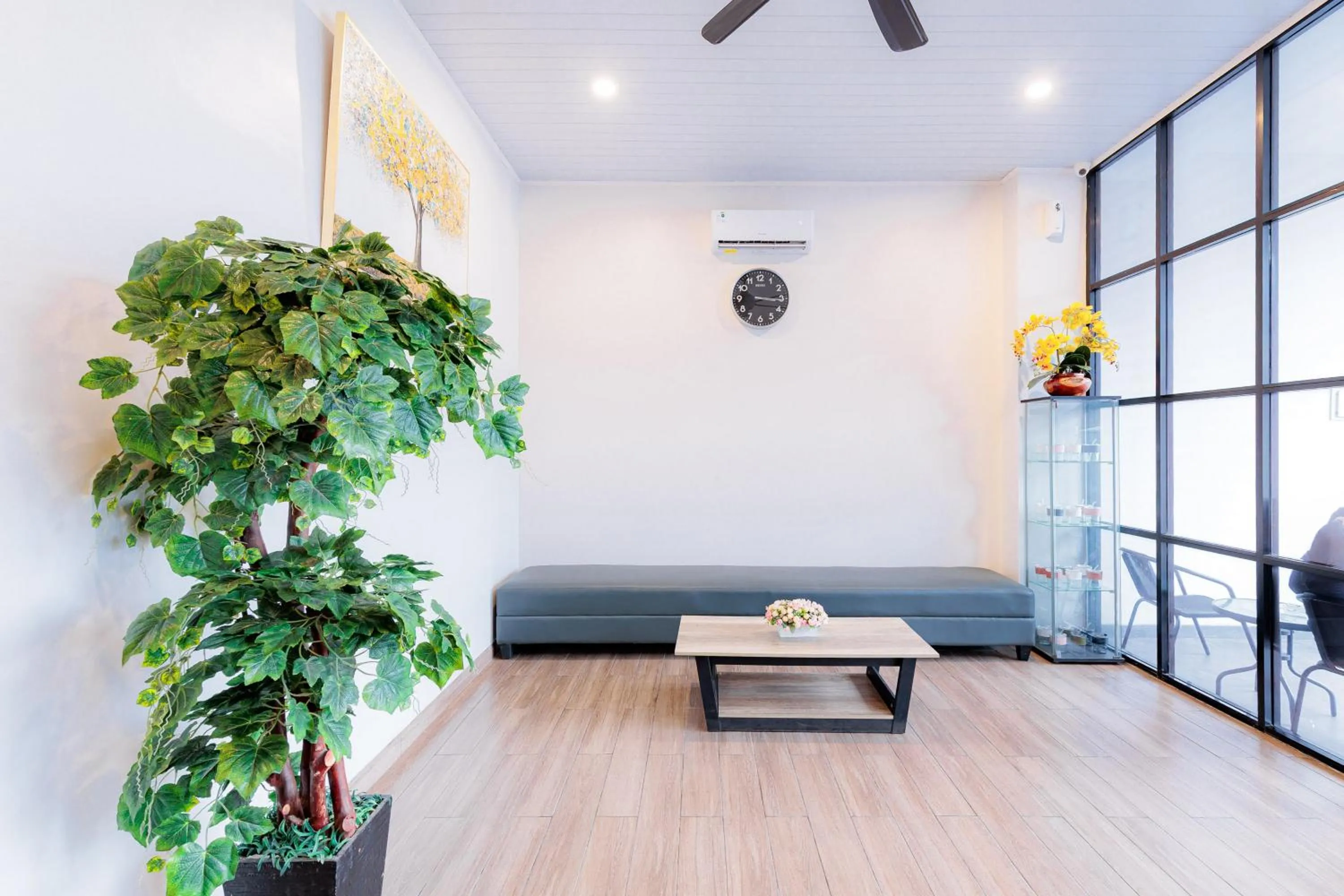 RedDoorz near Taman Palem