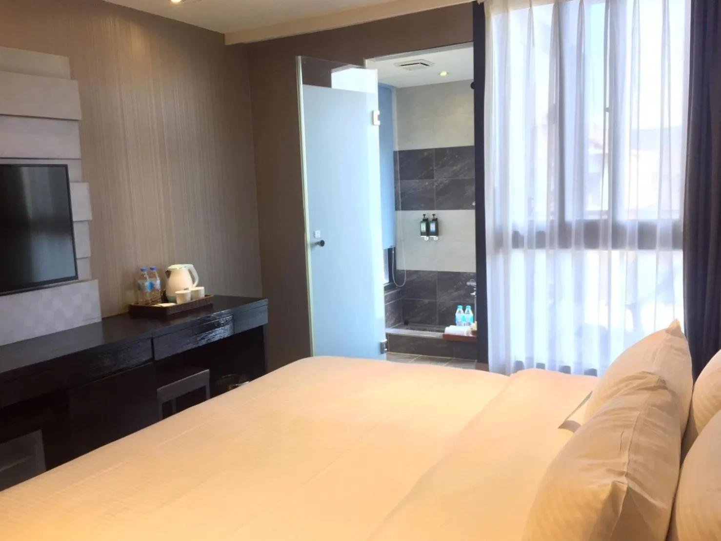 Photo of the whole room, Bed in Fengjia Hotel Bell