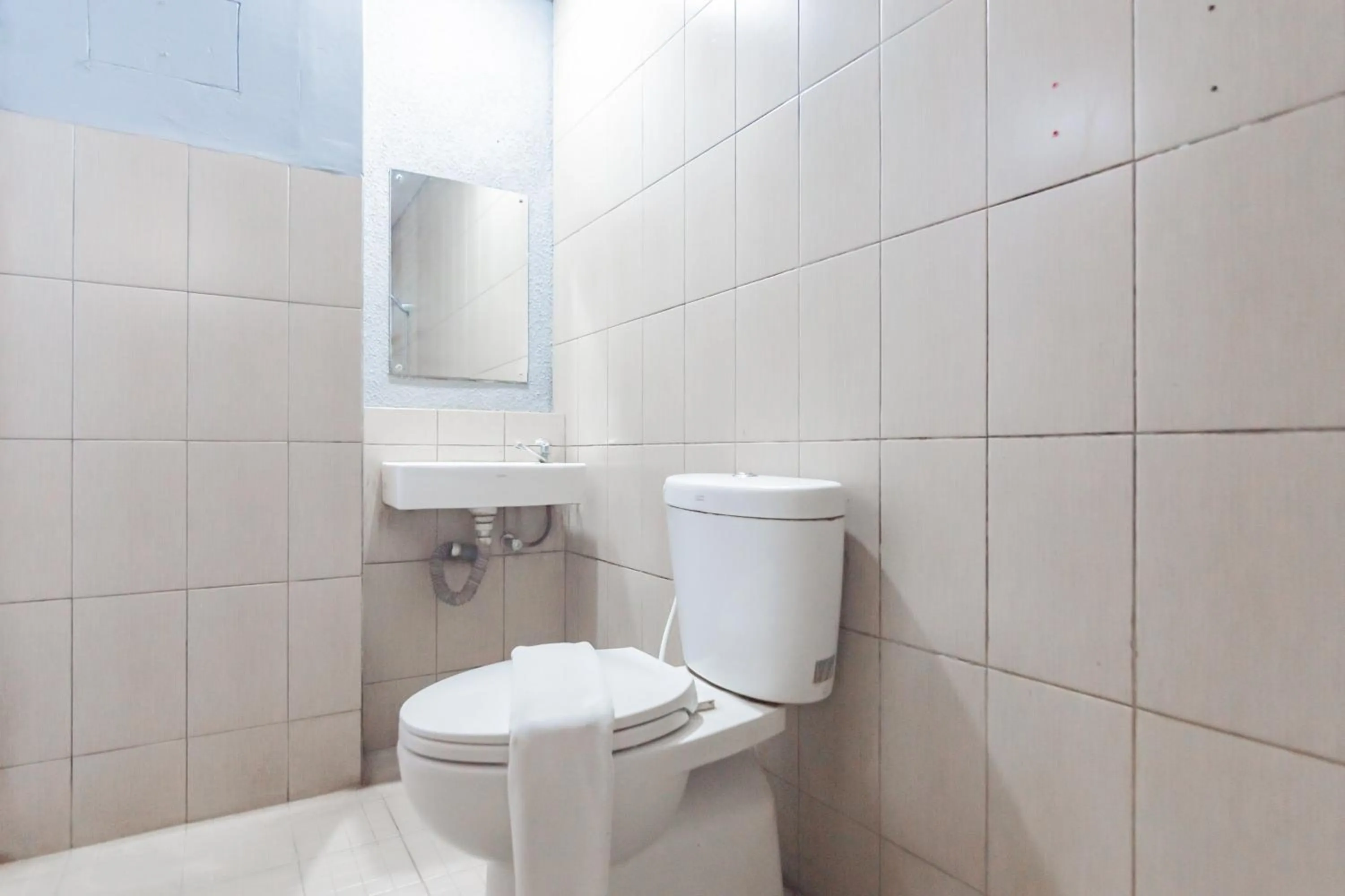 Bathroom in RedDoorz Plus @ Dago Pojok 3