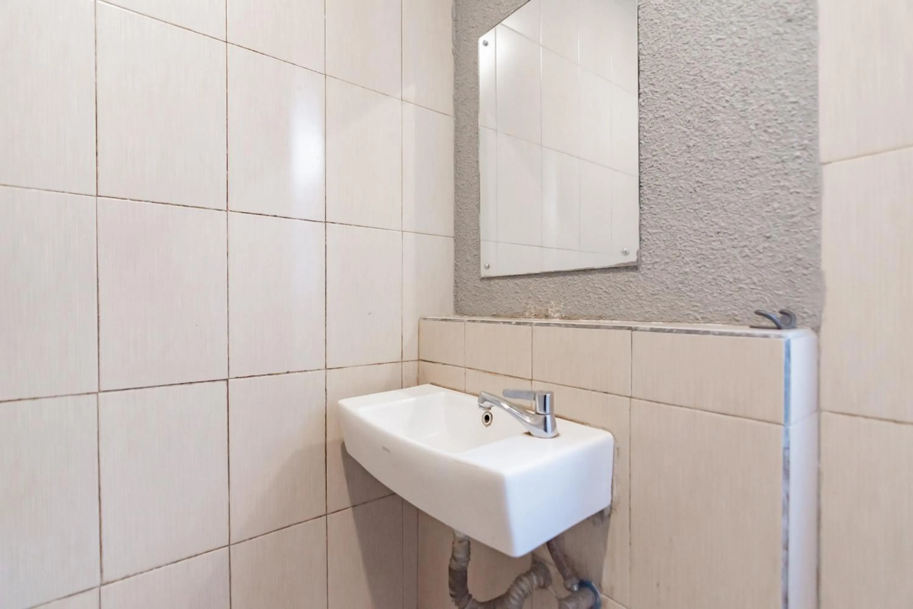 Bathroom in RedDoorz Plus @ Dago Pojok 3