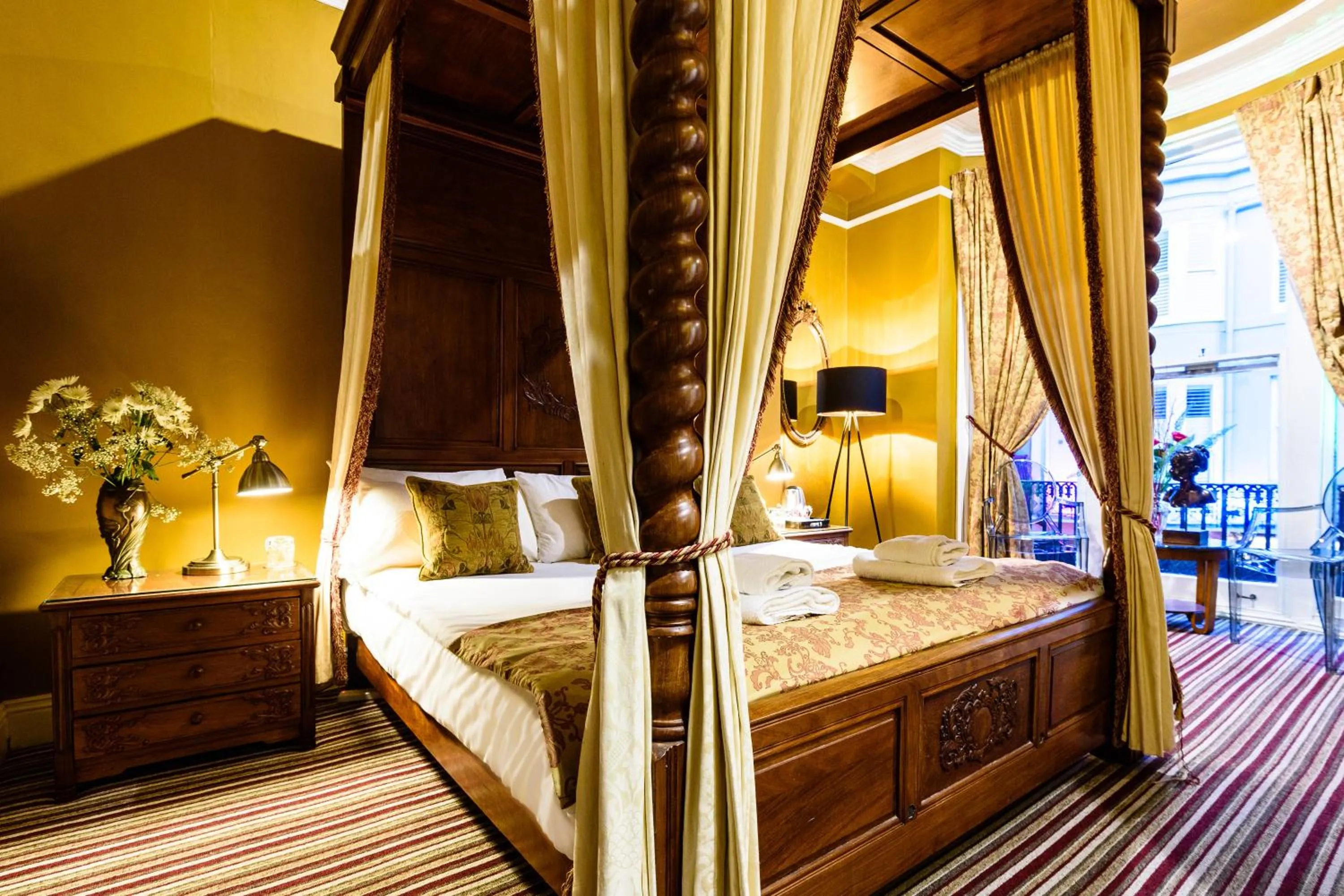 Bed in Paskins Town House