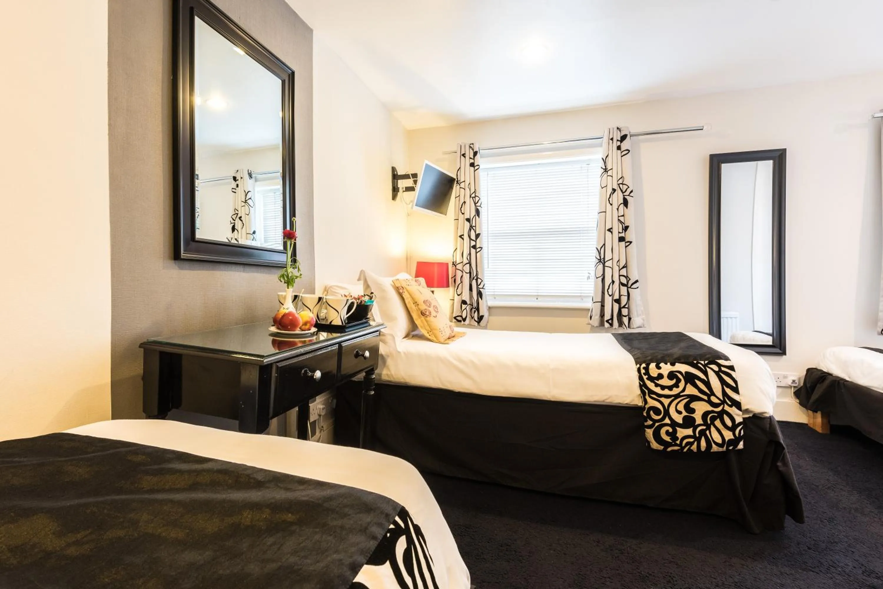 Day, Bed in Paskins Town House