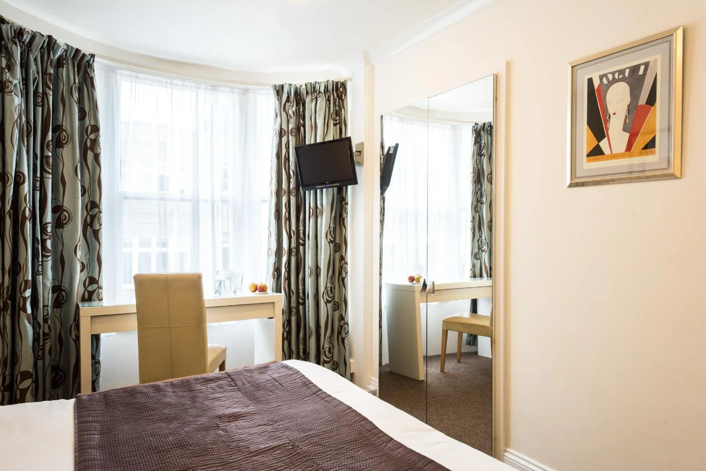 Bed in Paskins Town House