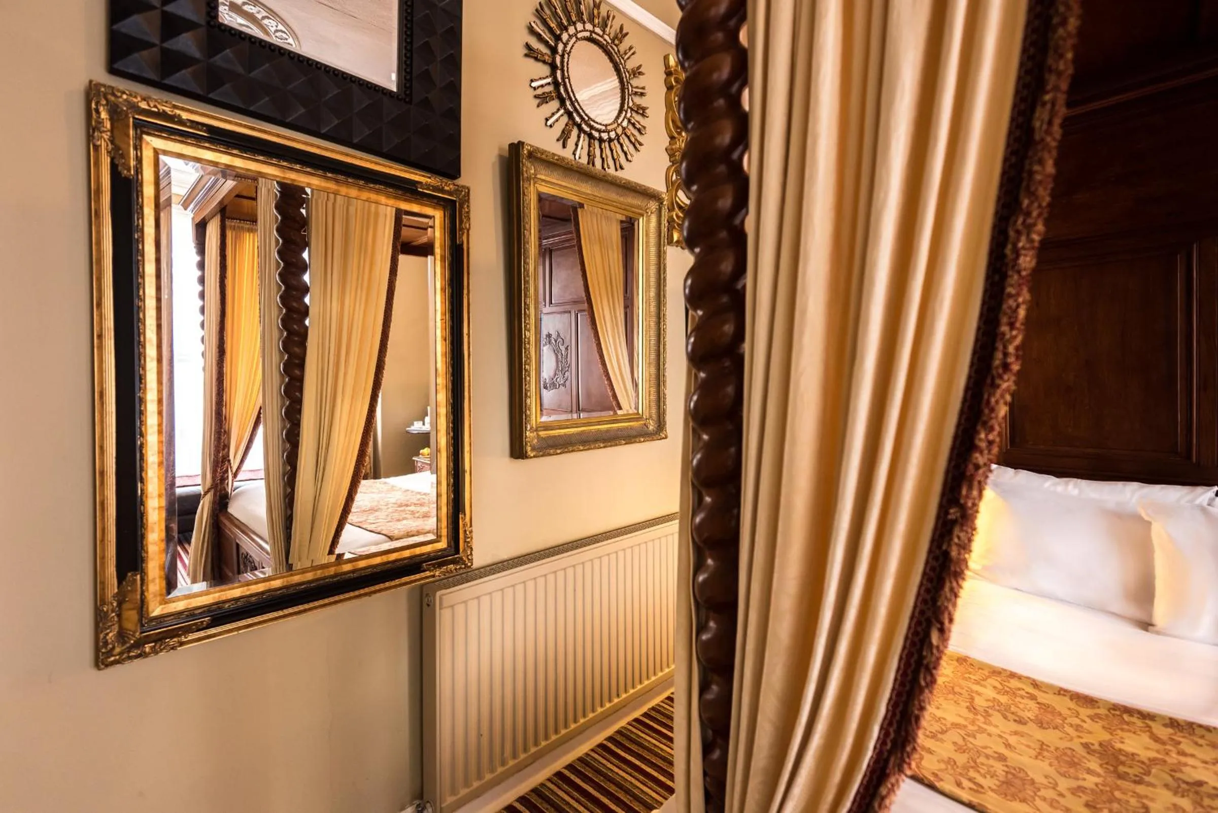Decorative detail, Bed in Paskins Town House