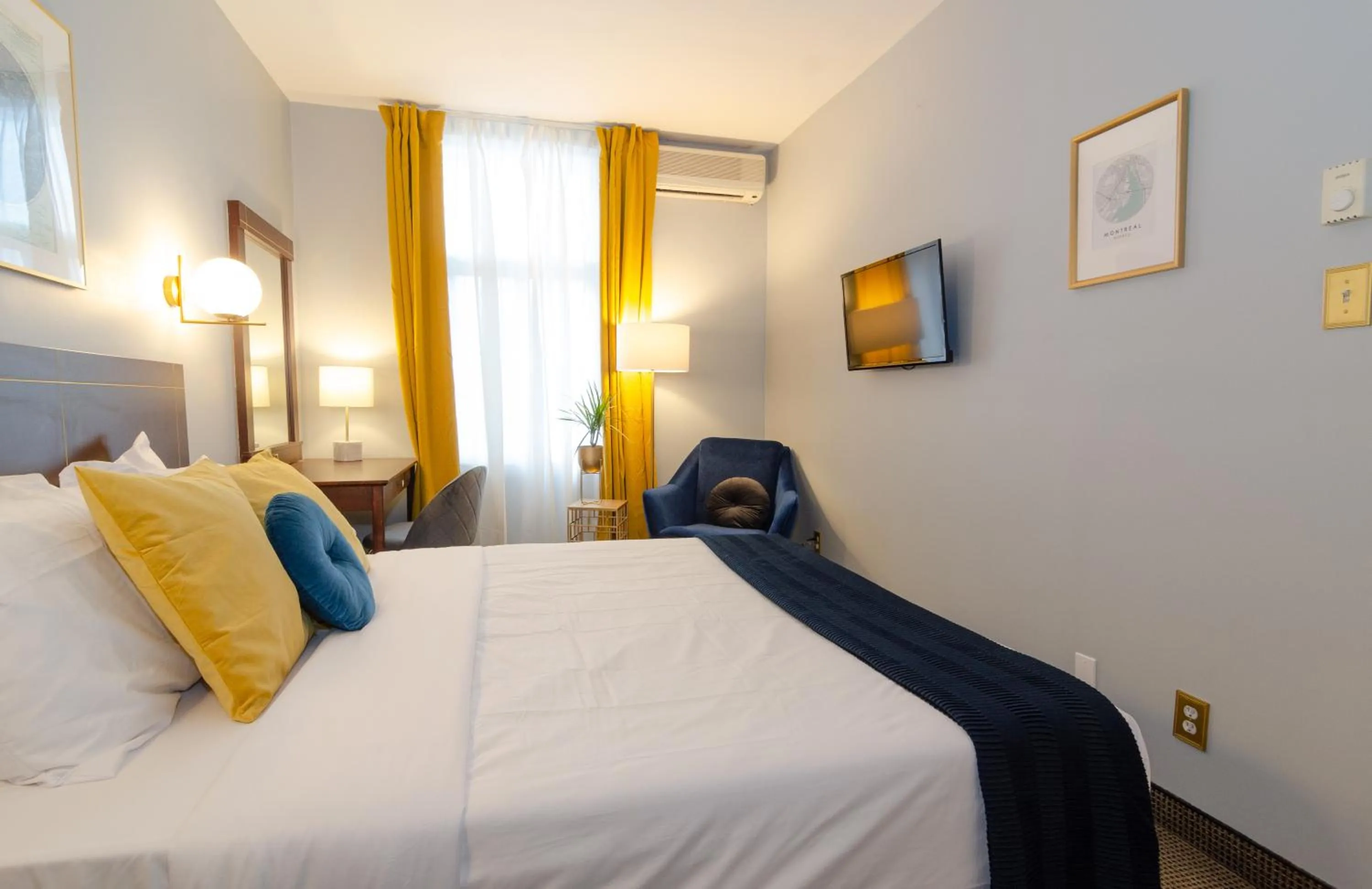 Bed in Maison Cartier Montreal