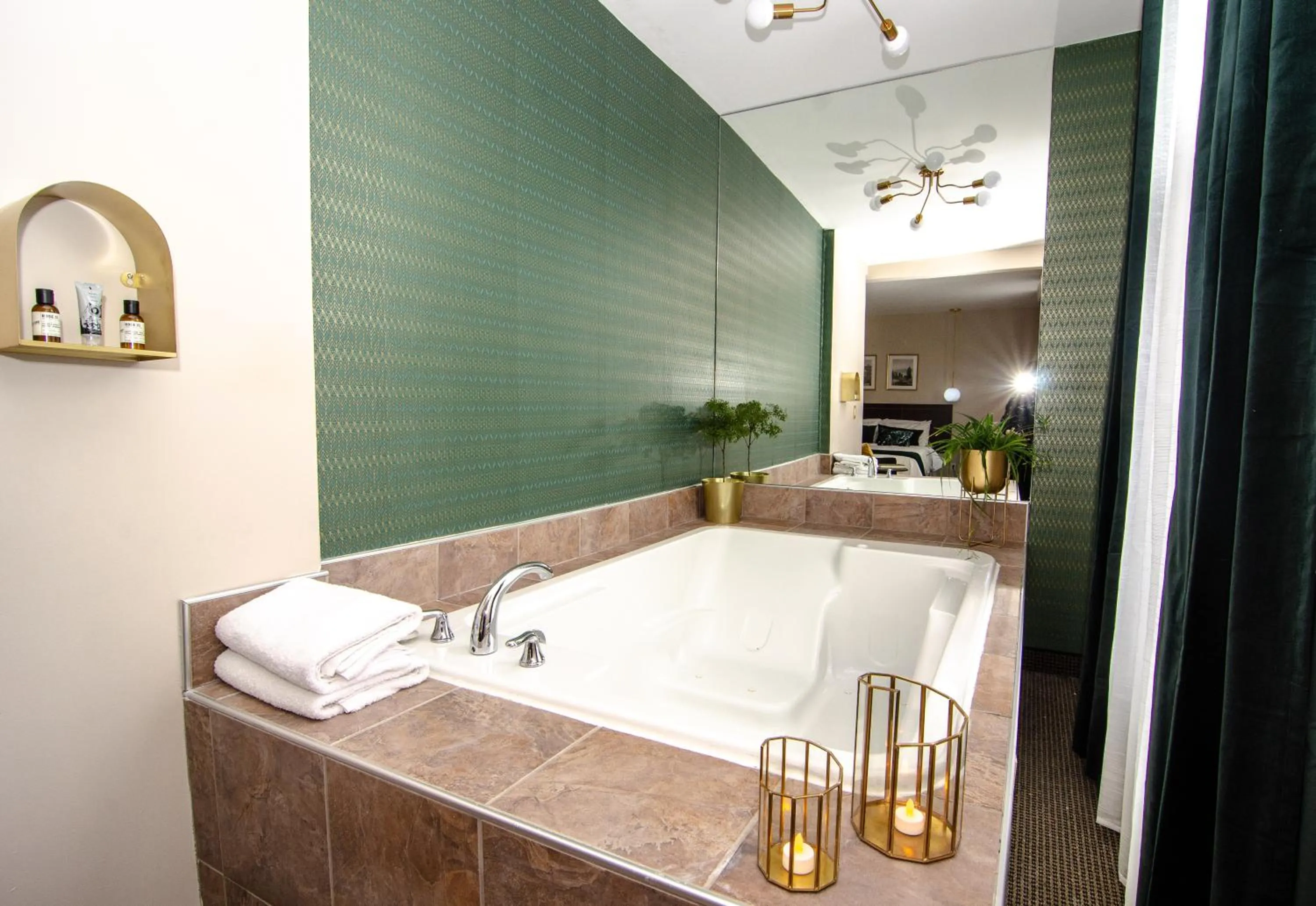 Hot Tub in Maison Cartier Montreal