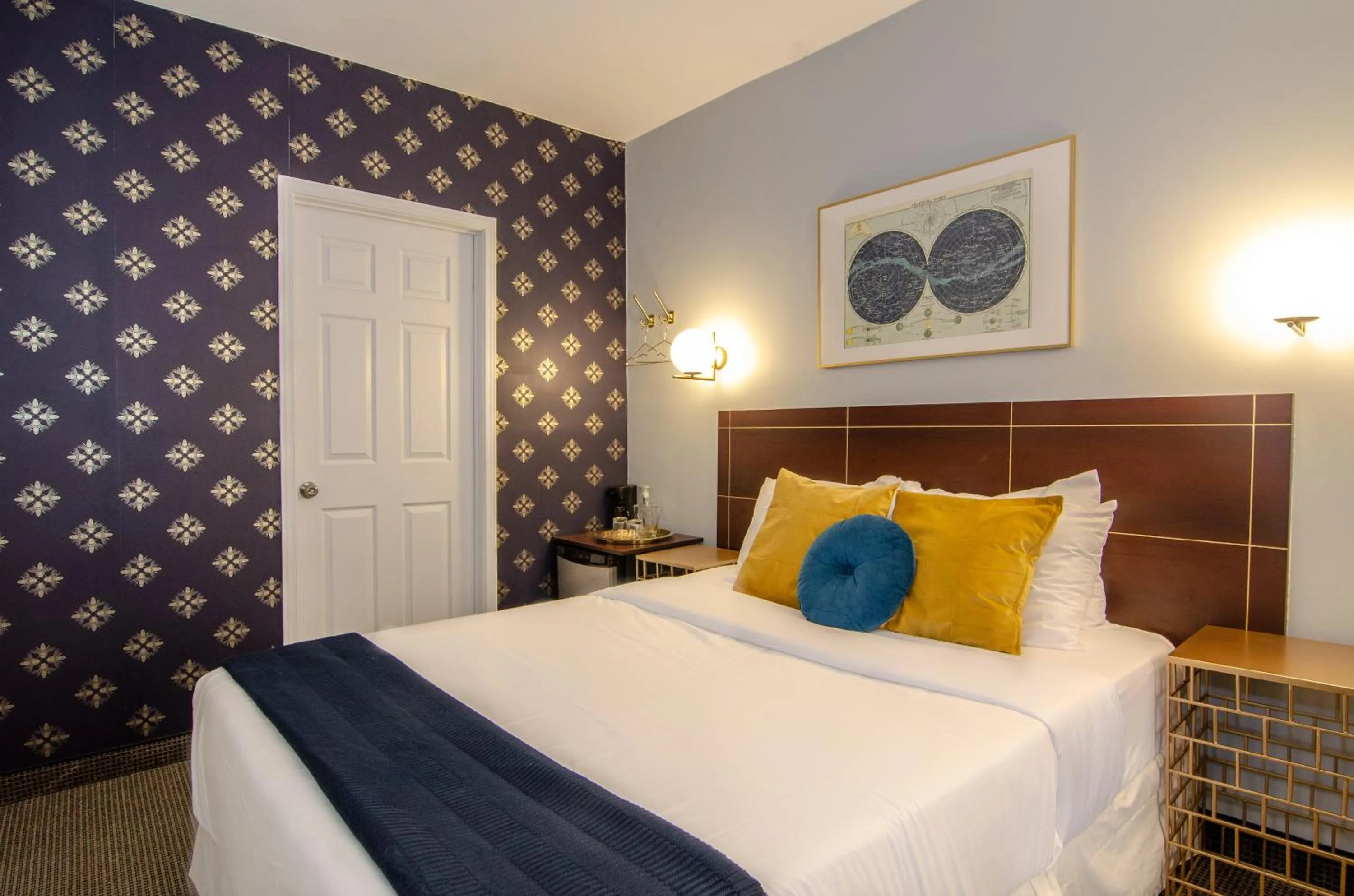 Bed in Maison Cartier Montreal