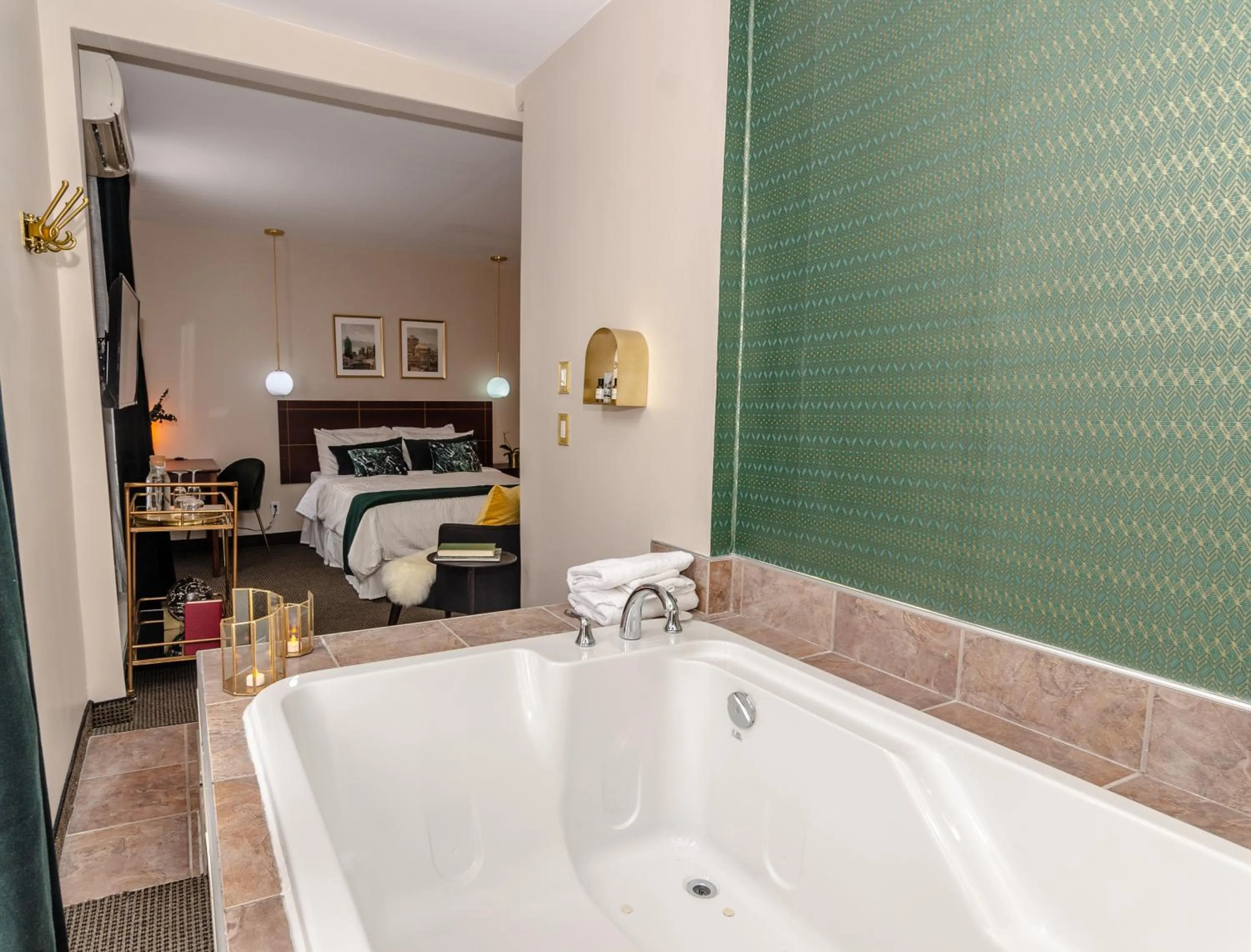 Hot Tub in Maison Cartier Montreal