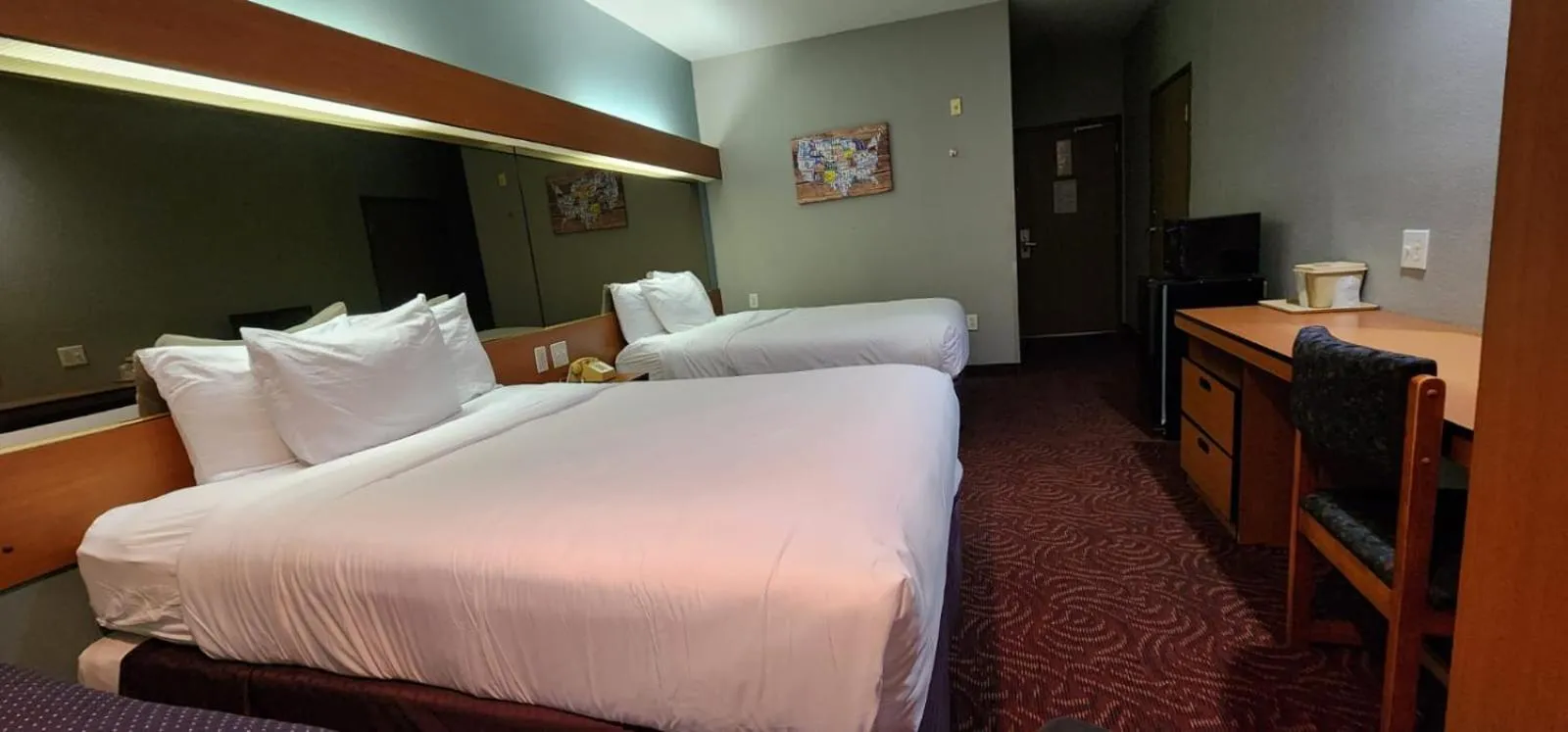 Bed in Econo Lodge Inn & Suites Mesquite - Dallas East