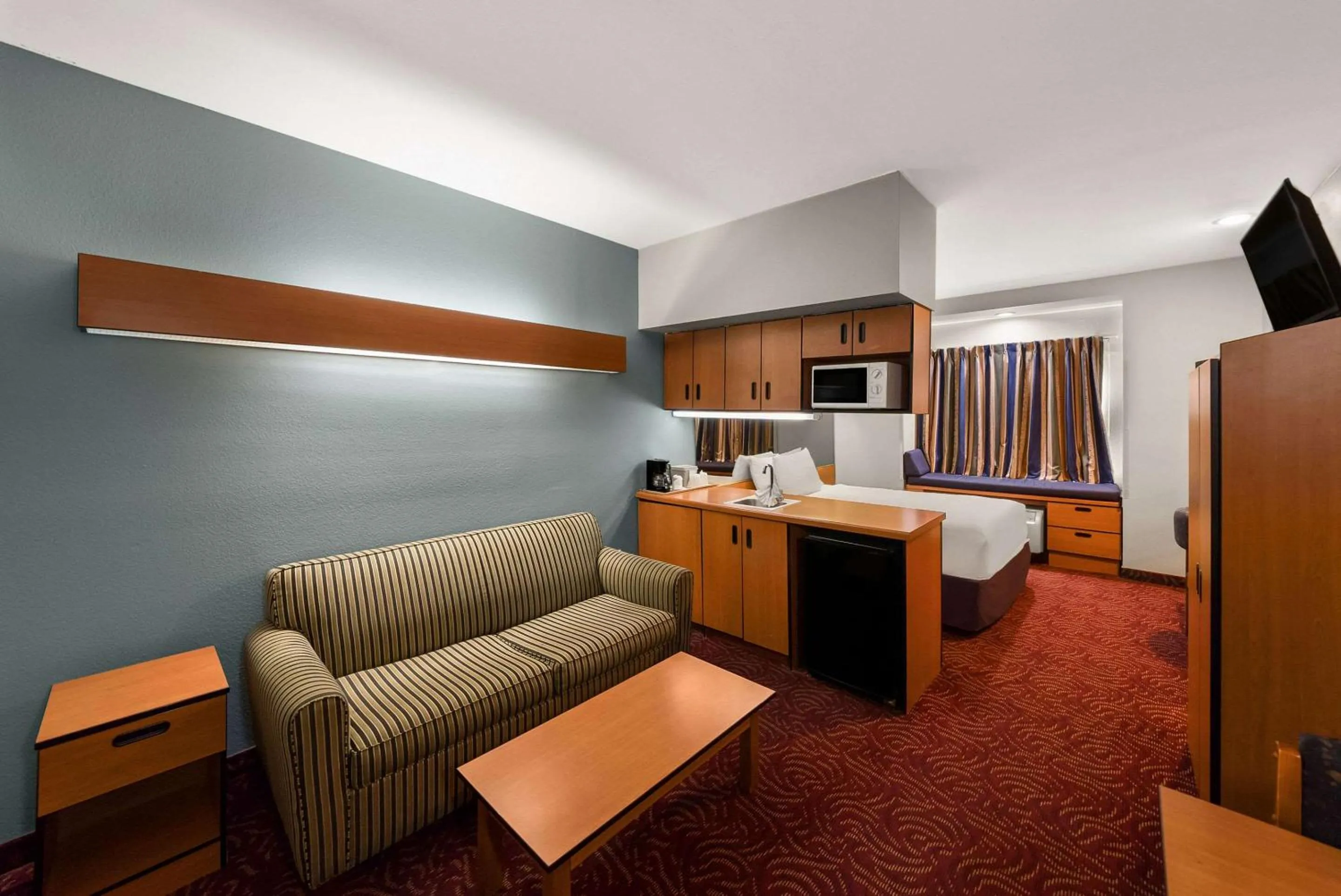 Bedroom, Bed in Econo Lodge Inn & Suites Mesquite - Dallas East