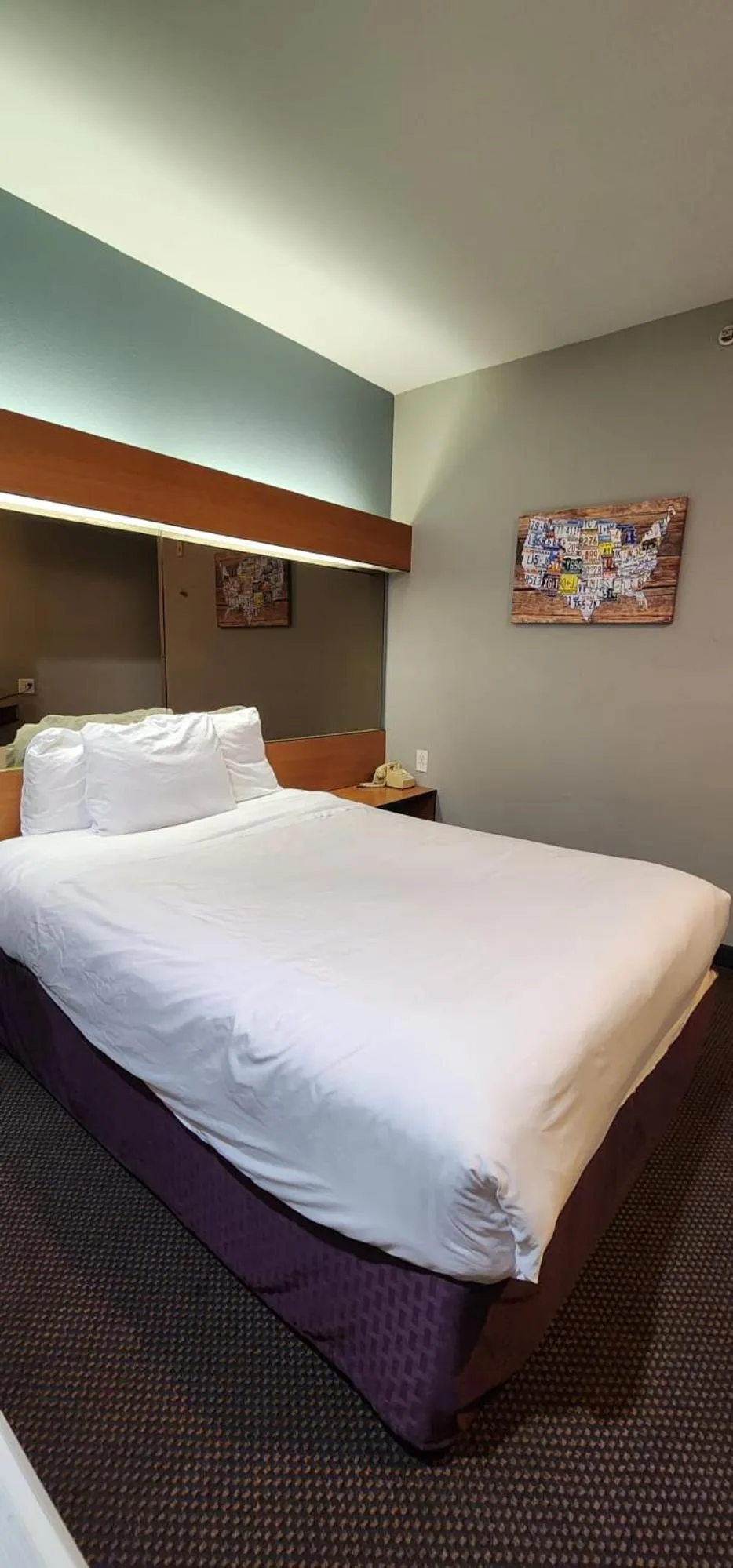 Bed in Econo Lodge Inn & Suites Mesquite - Dallas East