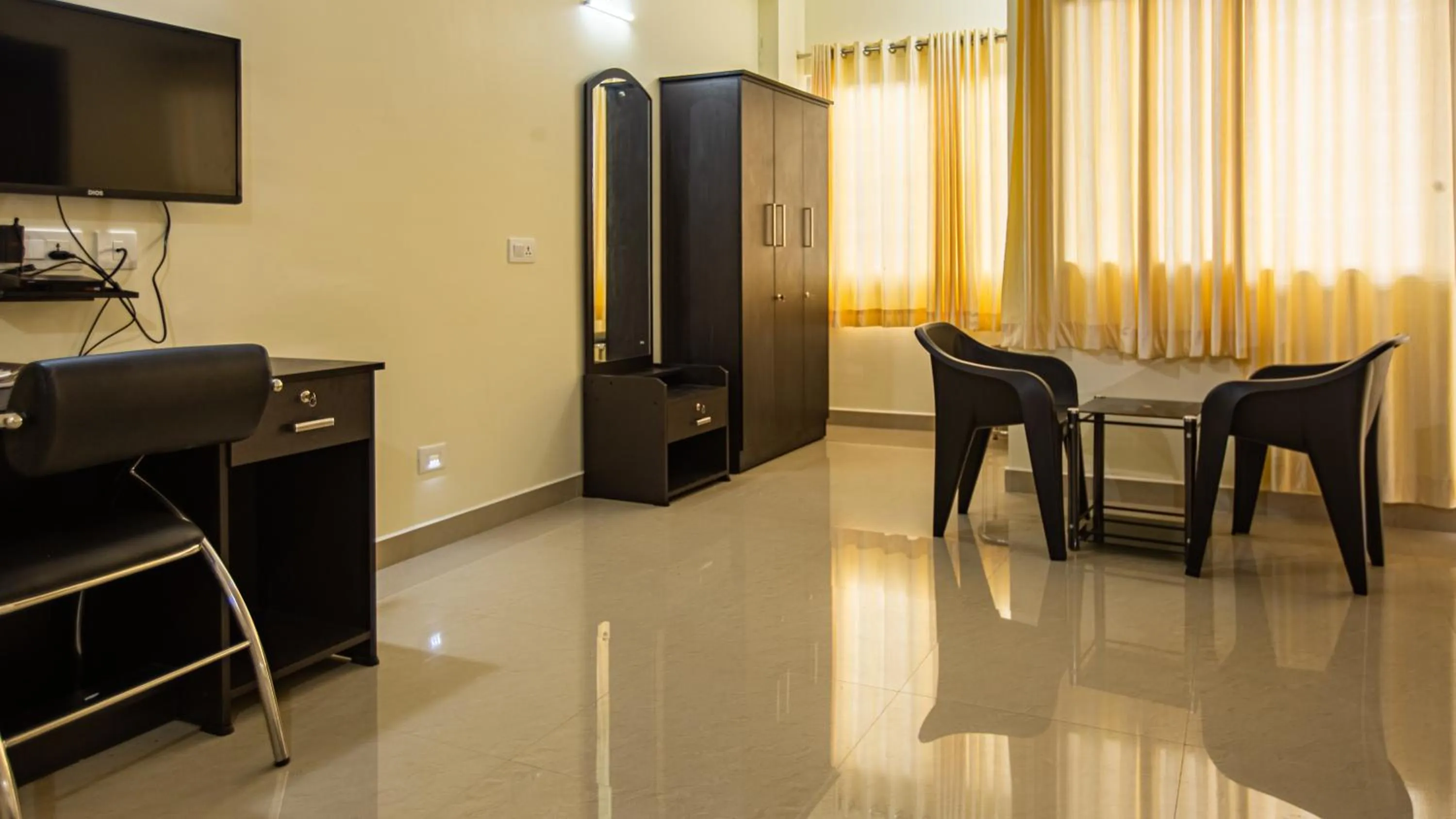 Communal lounge/ TV room in Woodside residency