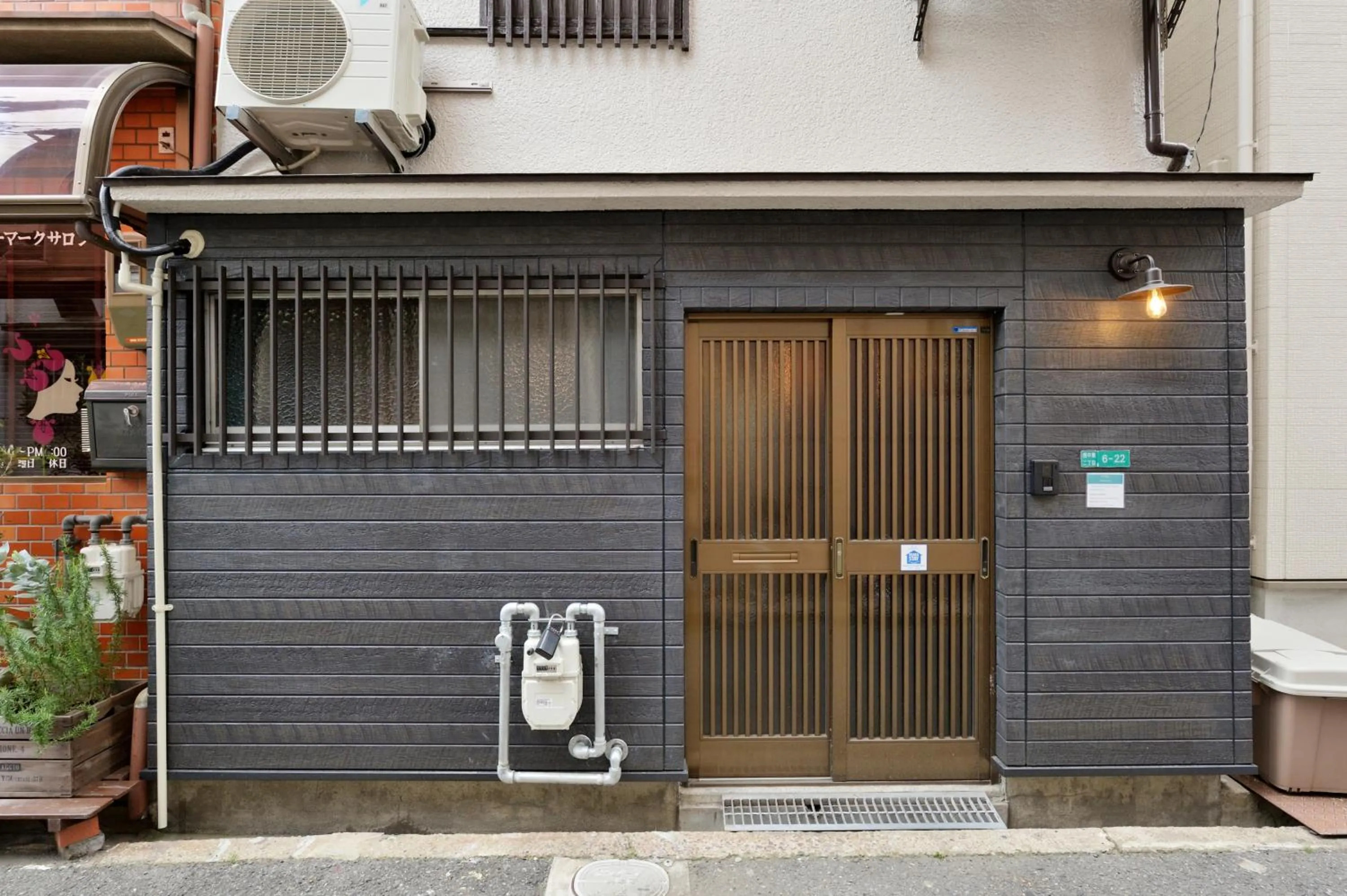 Facade/entrance in Konpeito House