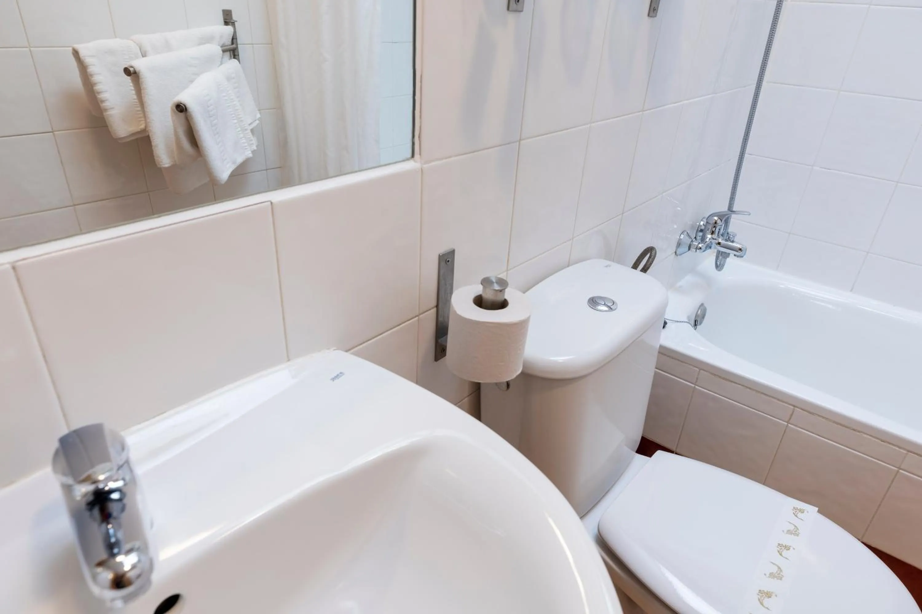 Bathroom in Hostal Restaurante Puerta del Alcázar