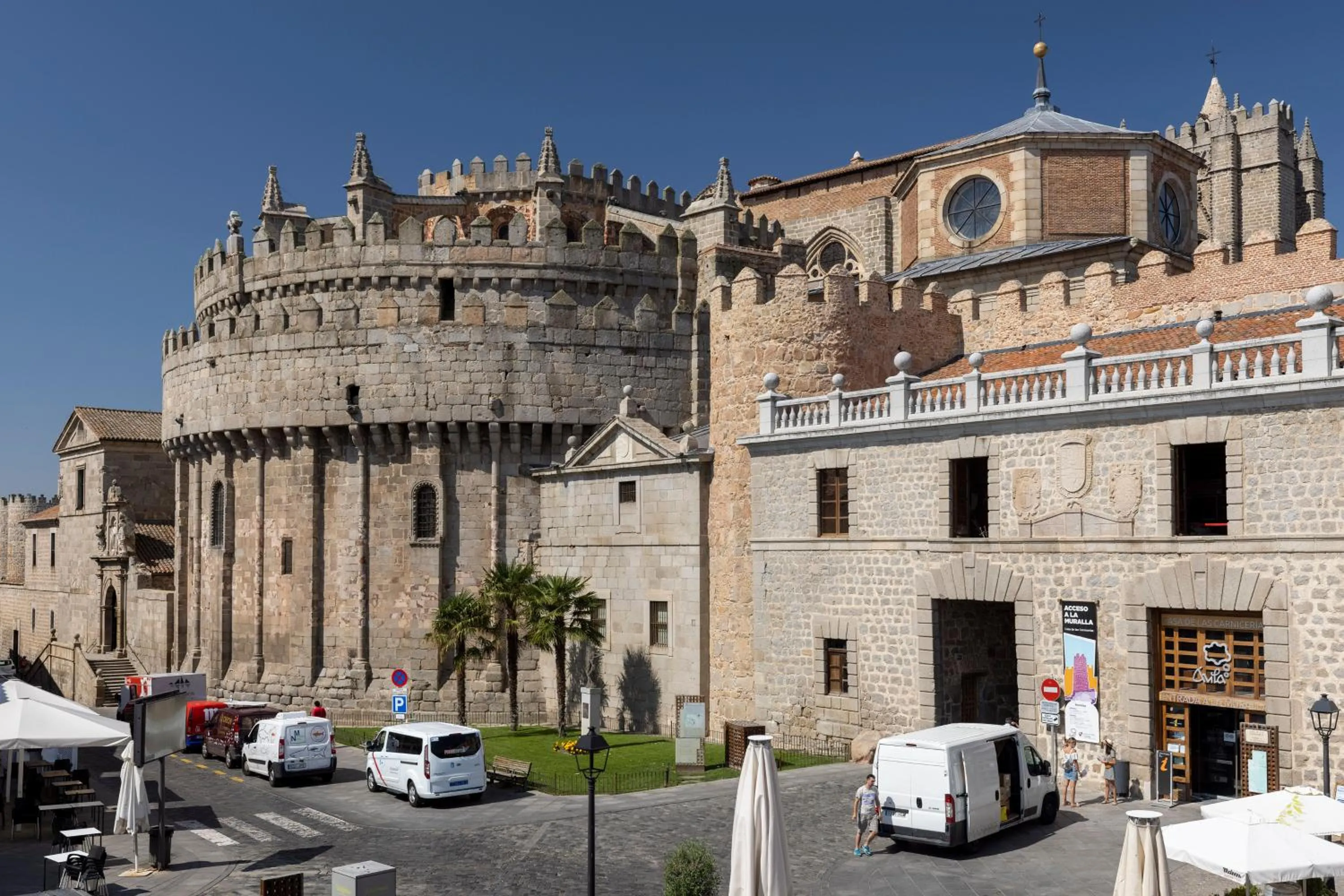 Property building in Hostal Restaurante Puerta del Alcázar
