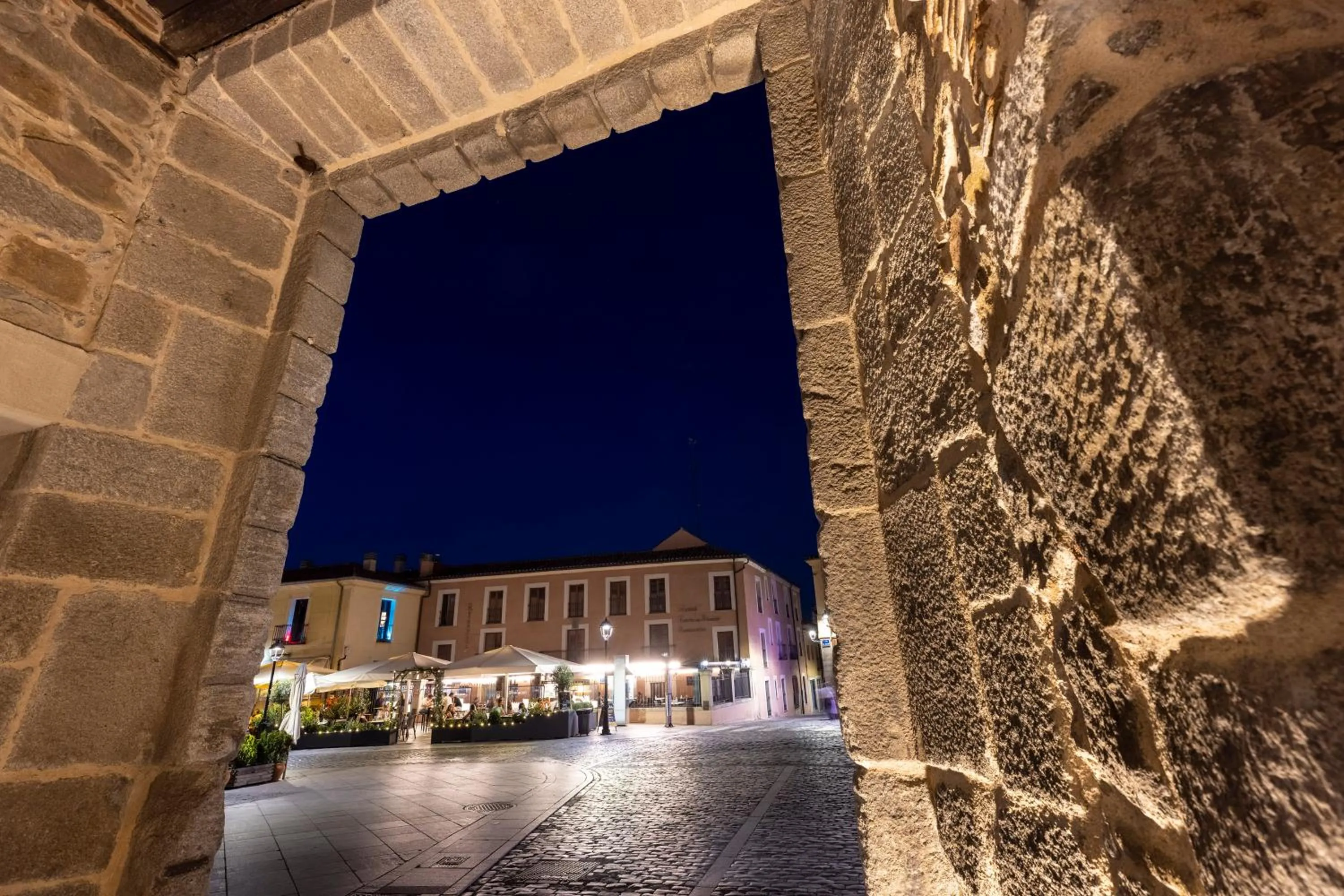 Property building in Hostal Restaurante Puerta del Alcázar