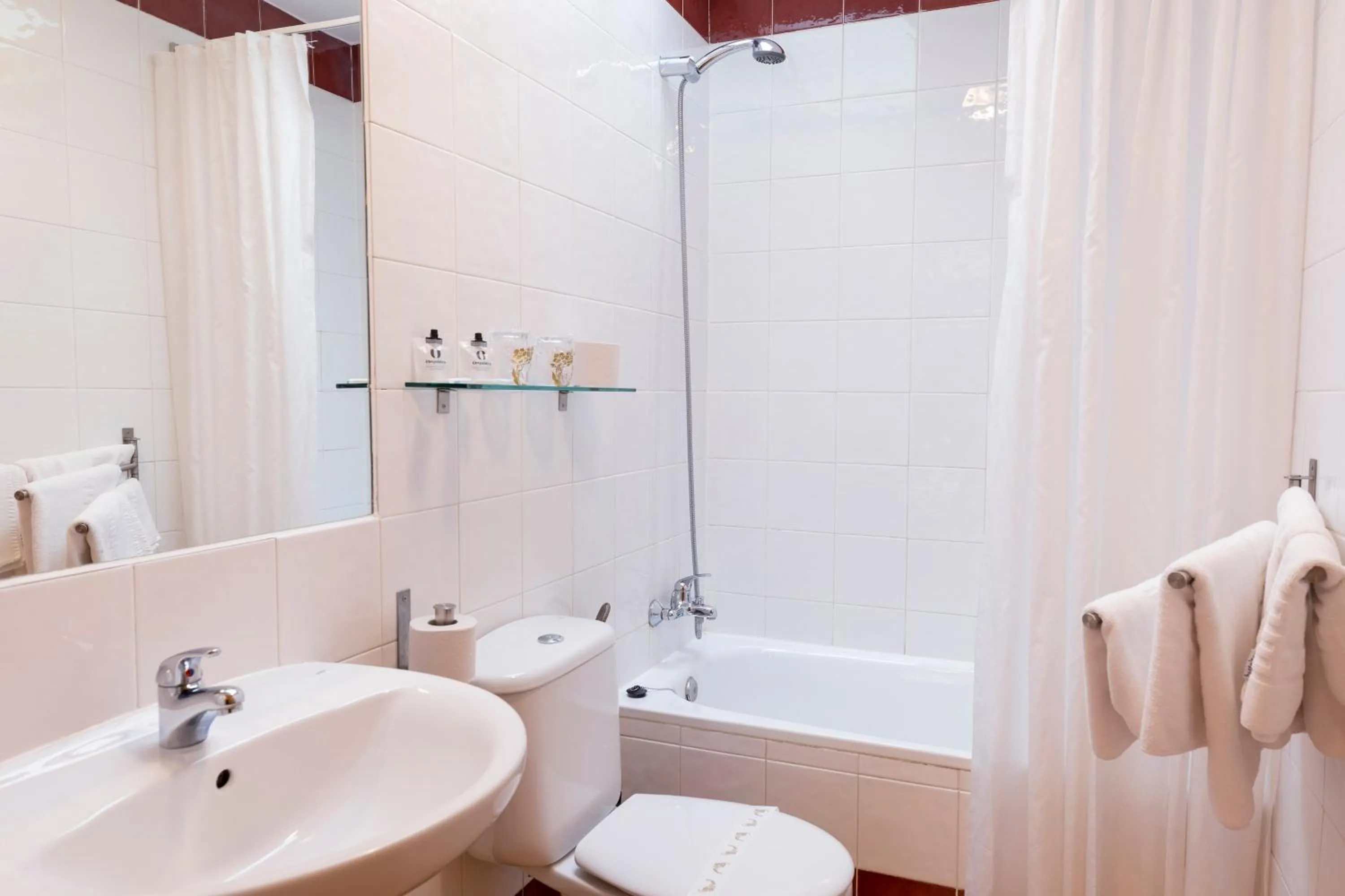 Bathroom in Hostal Restaurante Puerta del Alcázar