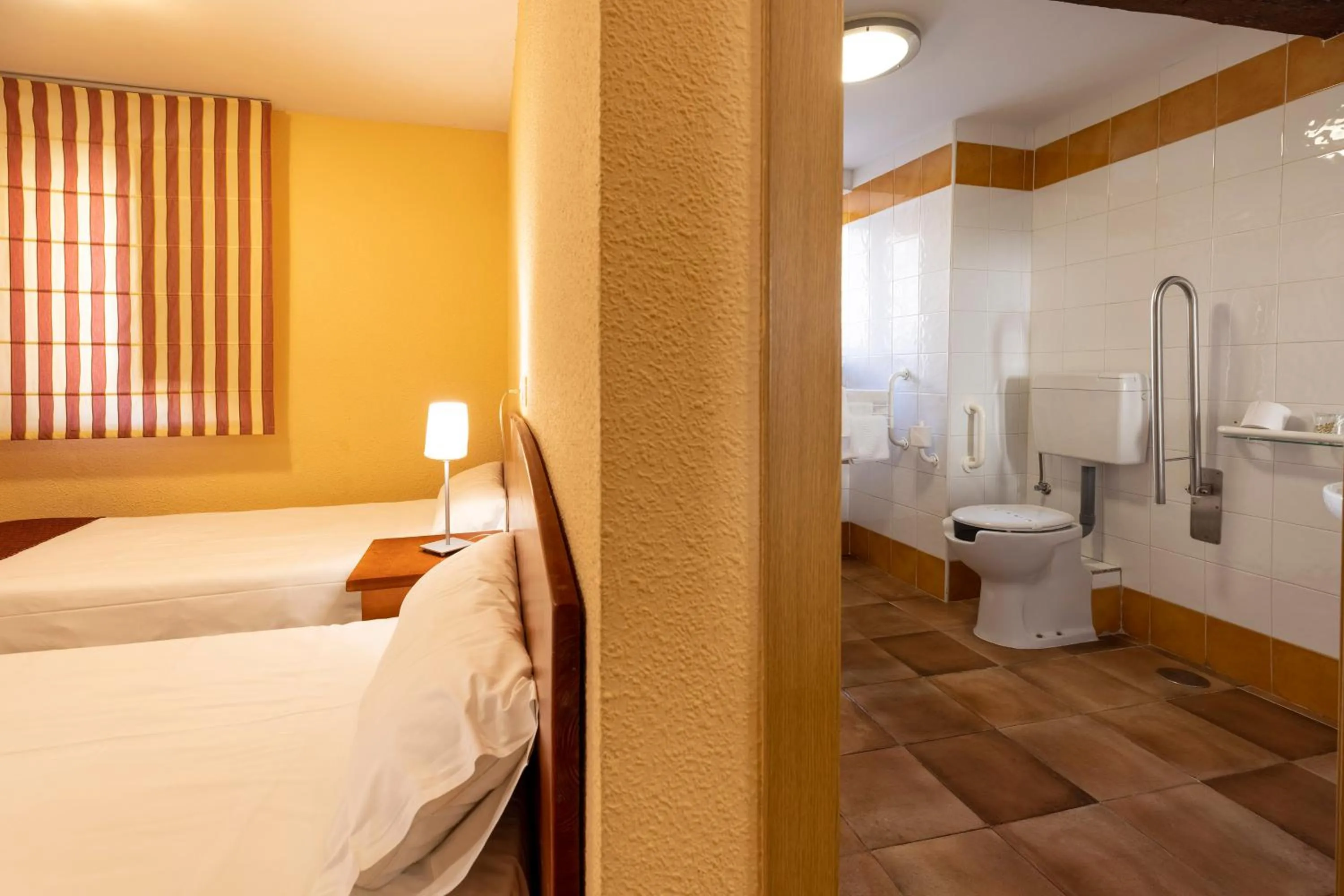 Bed in Hostal Restaurante Puerta del Alcázar