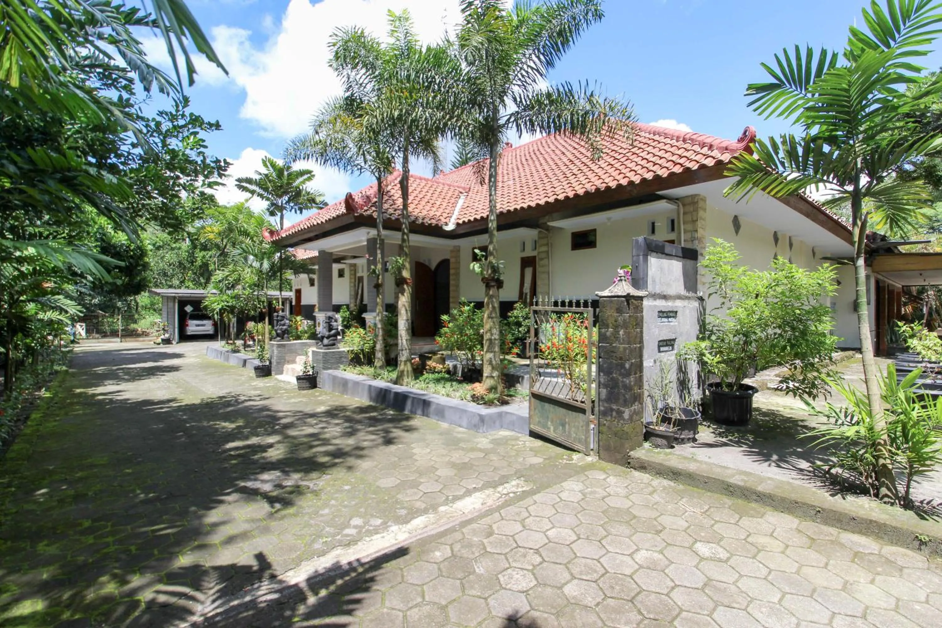 Property building in RedDoorz near Museum Gunung Merapi